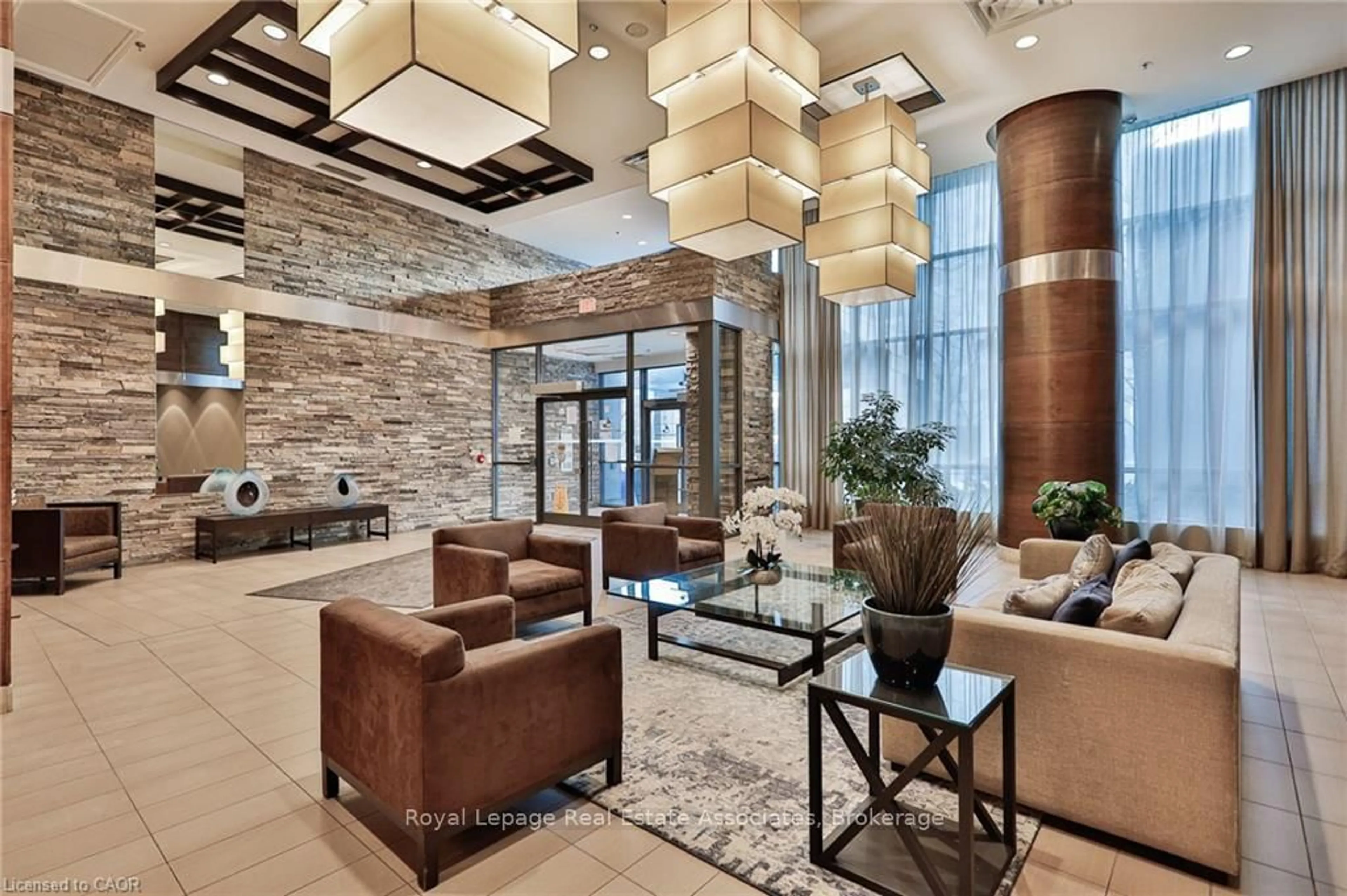 Lobby for 1 Hurontario St #609, Mississauga Ontario L5G 0A3