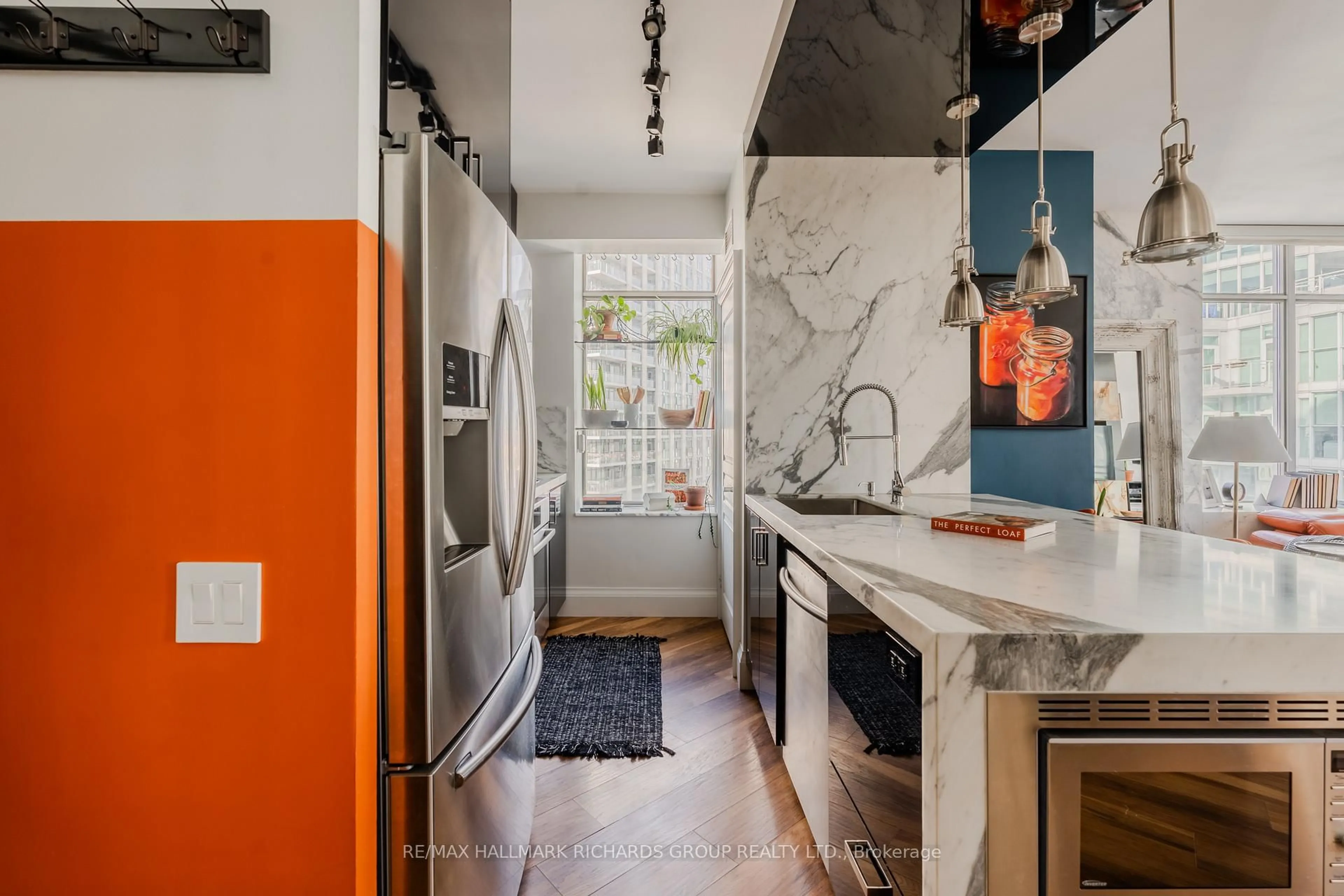 Contemporary kitchen, ceramic/tile floor for 5 Marine Parade Dr #909, Toronto Ontario M8V 4B4