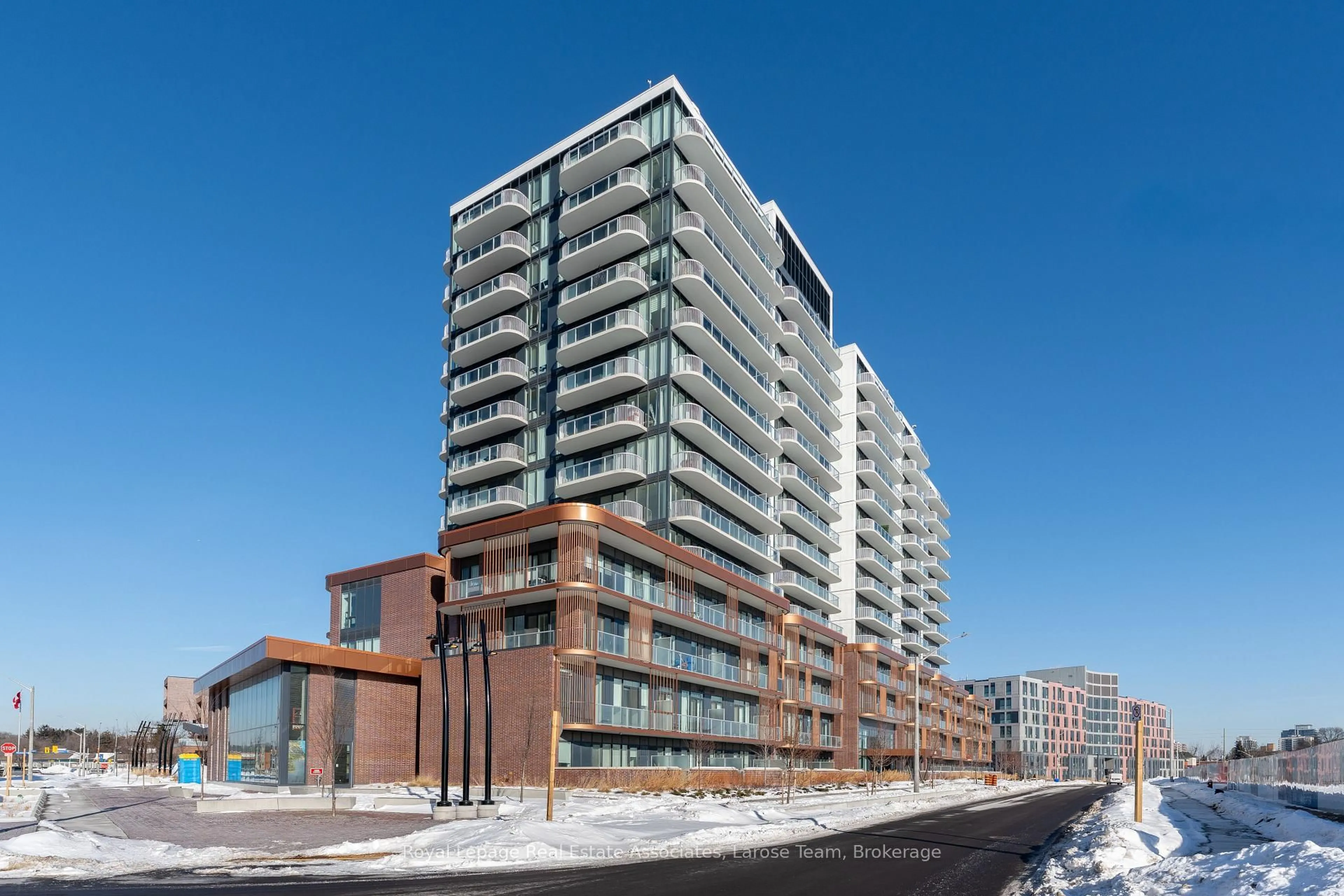 Unknown for 220 Missinnihe Way #702, Mississauga Ontario L5H 0A9