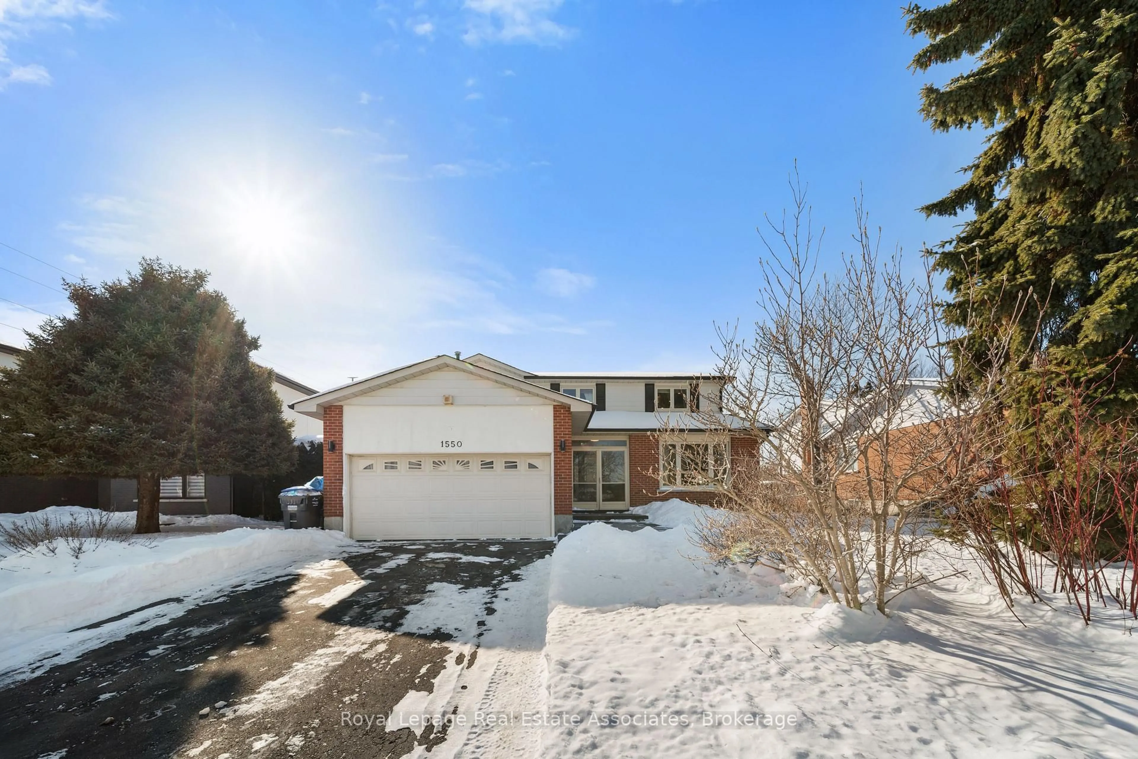 A pic from outside/outdoor area/front of a property/back of a property/a pic from drone, street for 1550 Woodeden Dr, Mississauga Ontario L5H 2V3