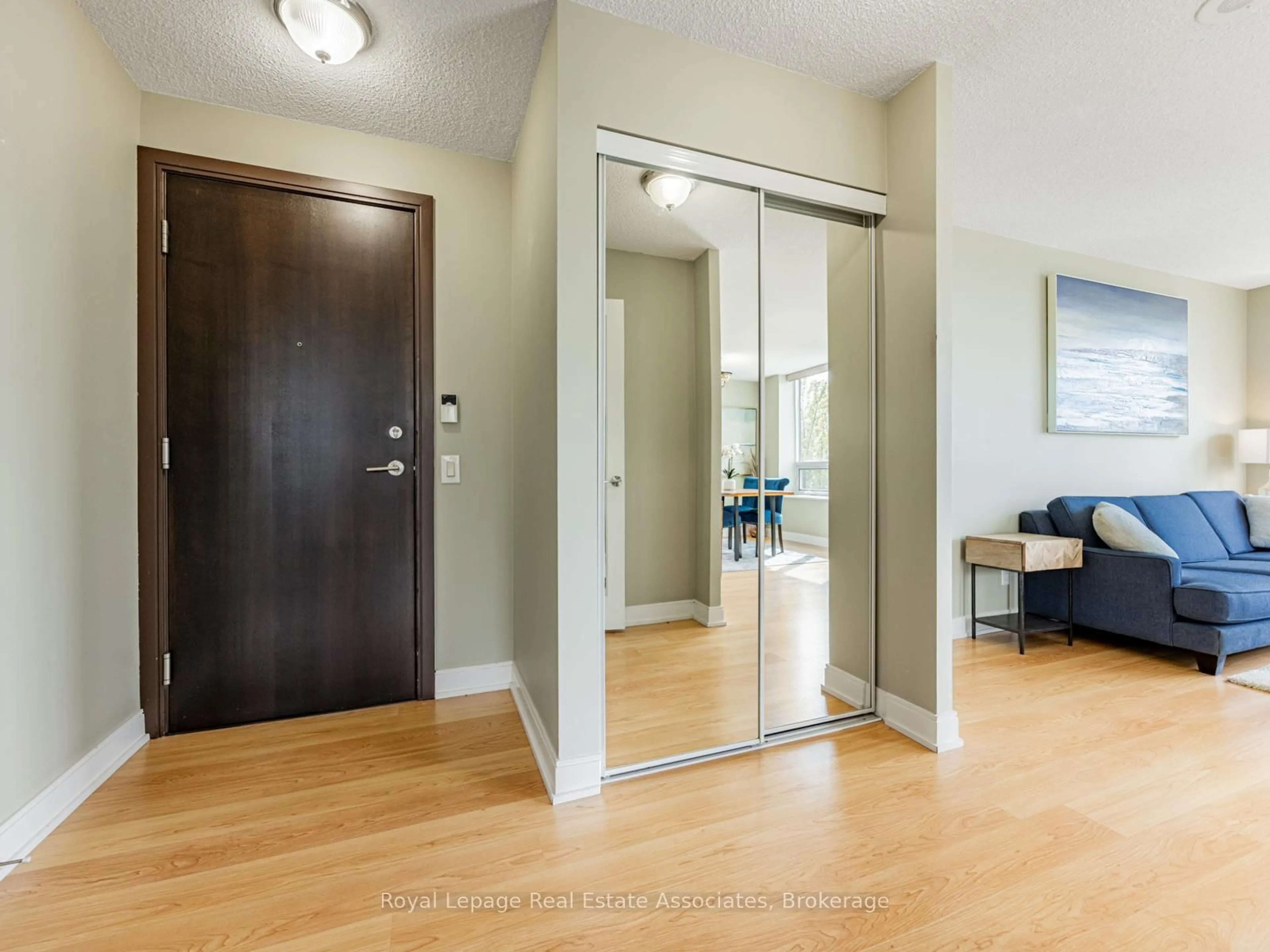 Indoor entryway for 35 Viking Lane #335, Toronto Ontario M9B 0A2