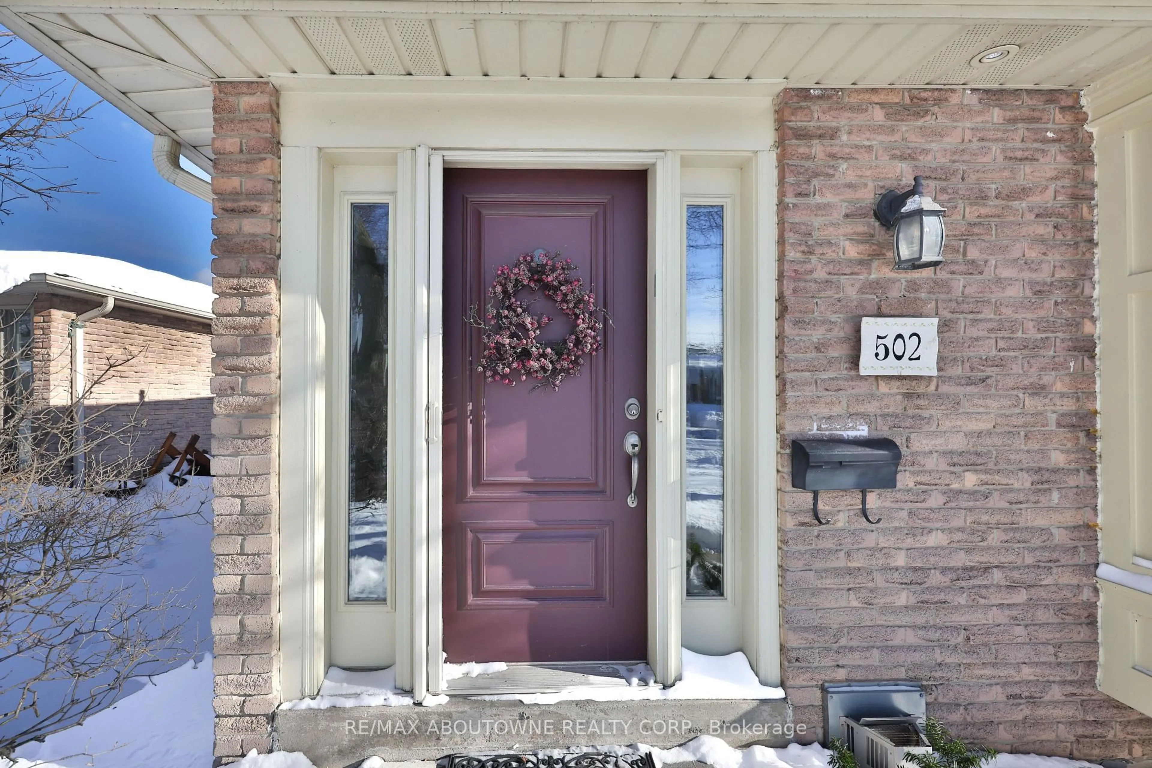 Indoor entryway for 502 Bohemia Cres, Oakville Ontario L6J 2K8