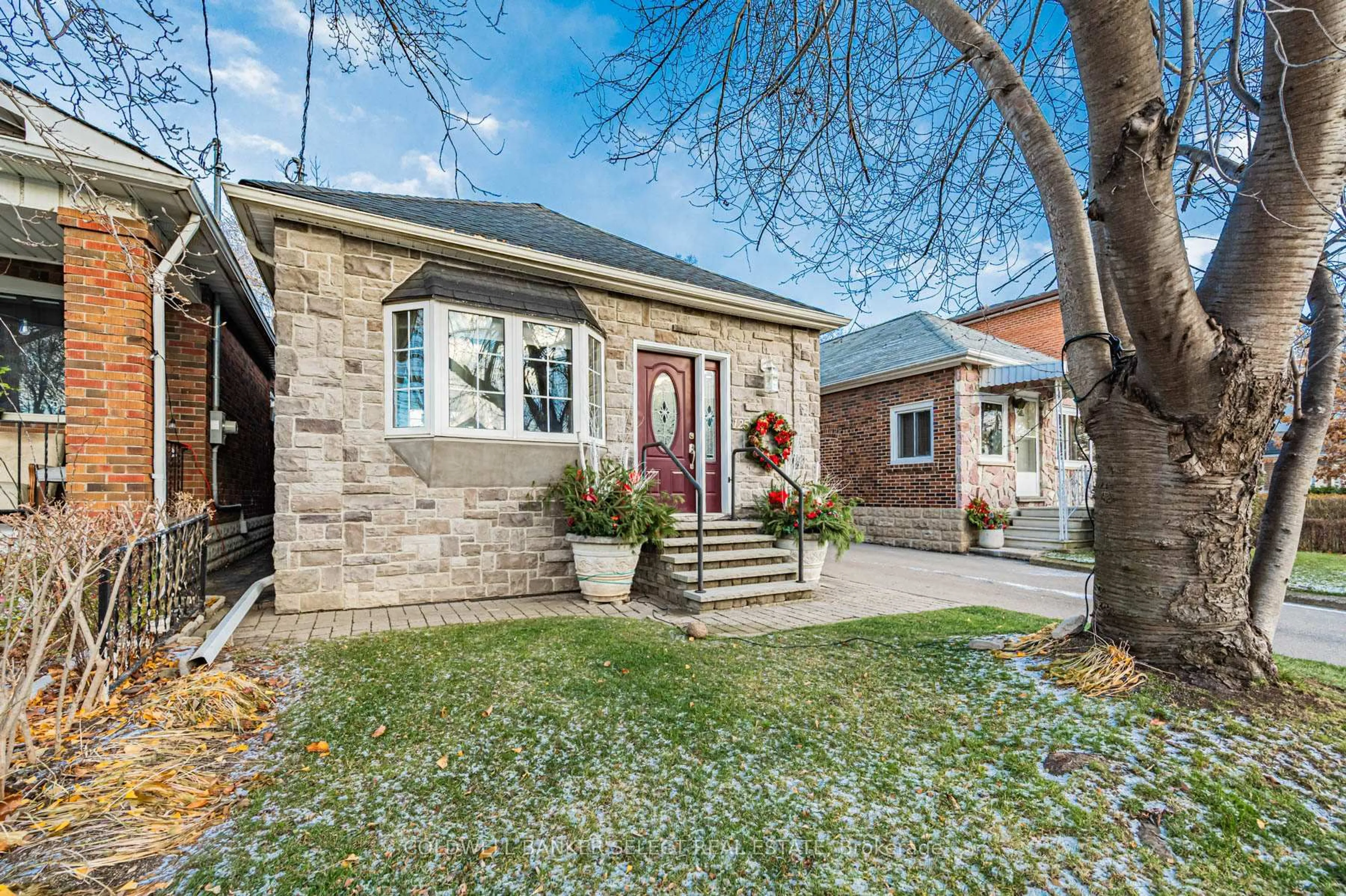 Home with brick exterior material, street for 125 Fourth St, Toronto Ontario M8V 2Y6