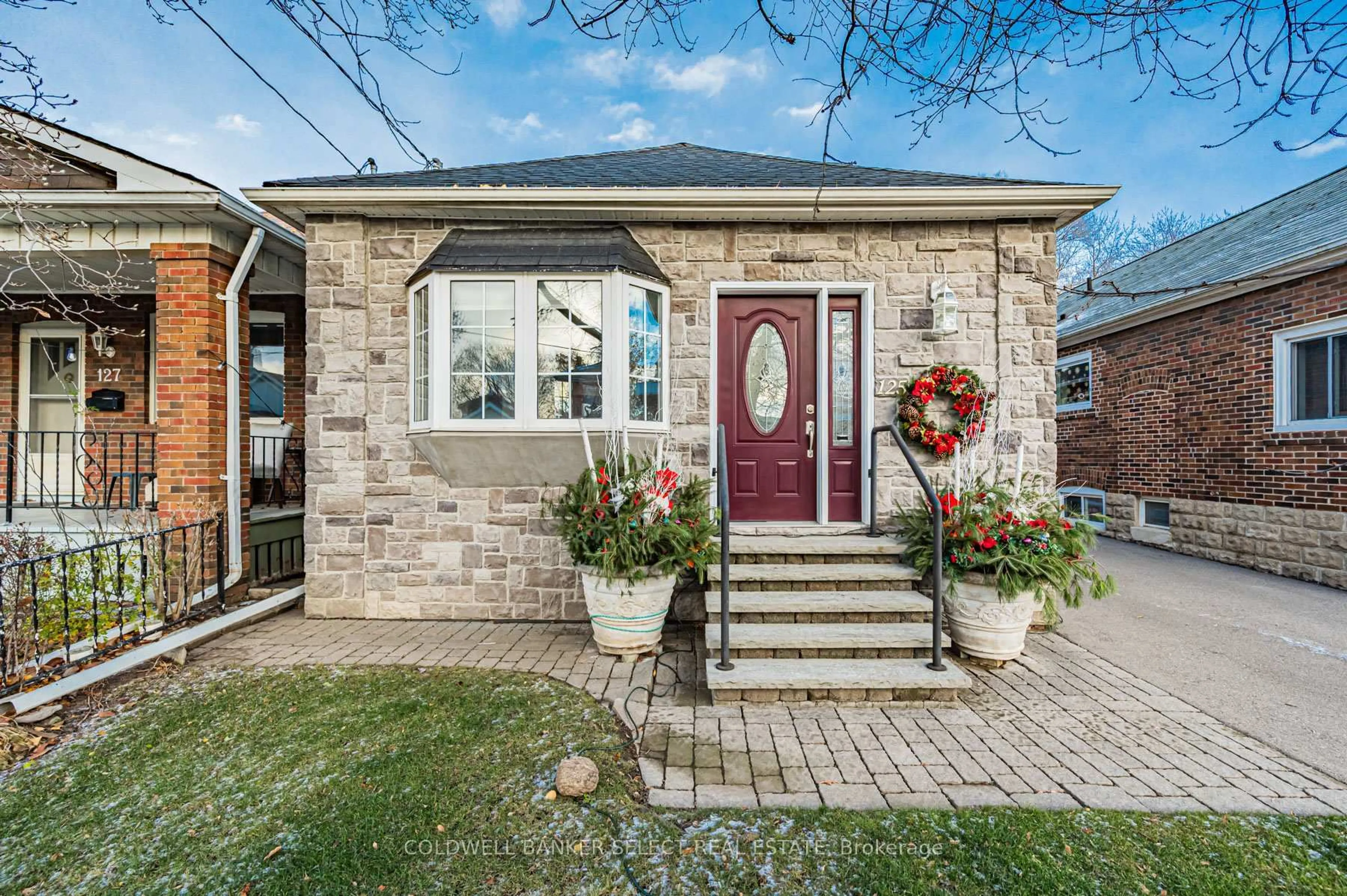 Home with brick exterior material, street for 125 Fourth St, Toronto Ontario M8V 2Y6