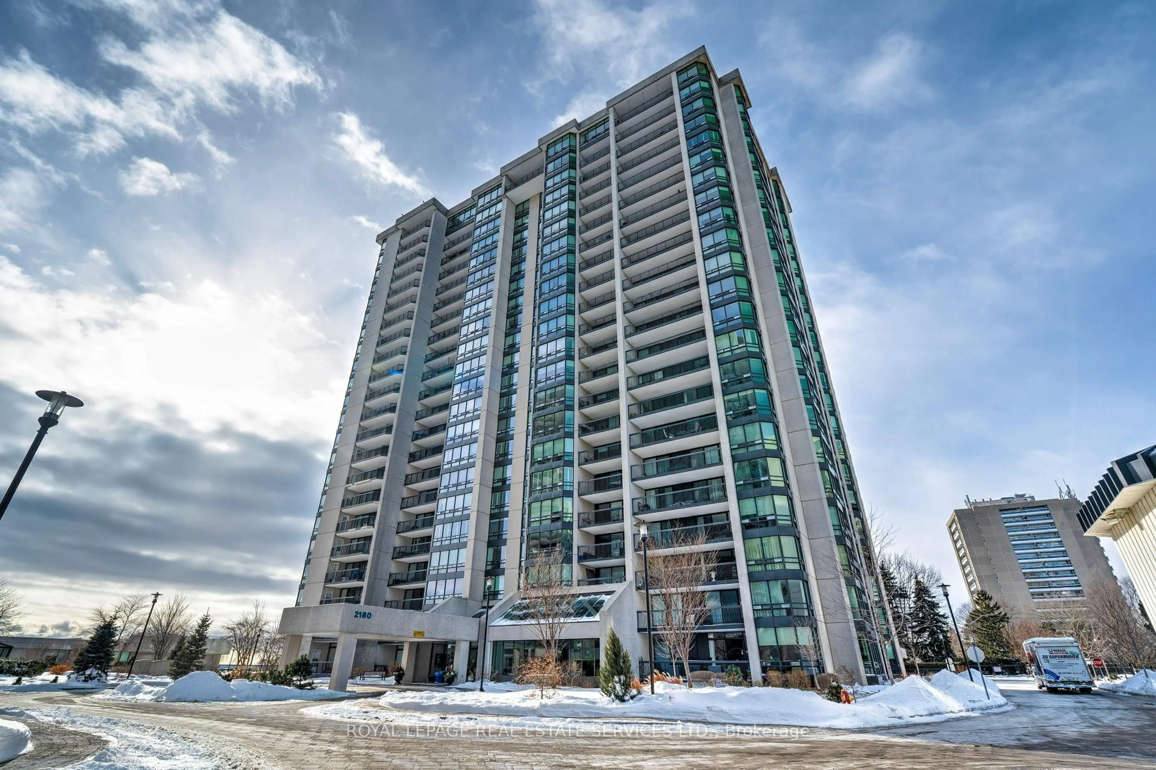 Indoor foyer for 2180 Marine Dr #1602, Oakville Ontario L6L 5V2