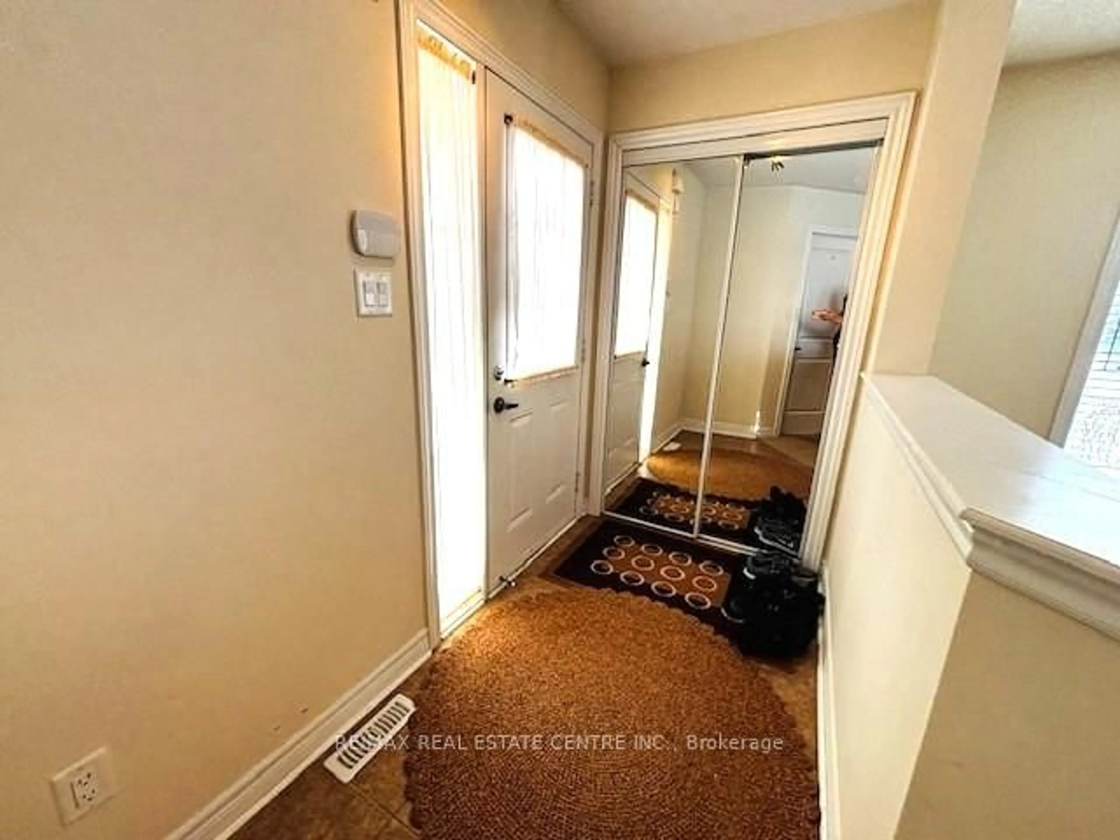 Indoor entryway for 2 Alisma Tr, Brampton Ontario L6R 0Y8