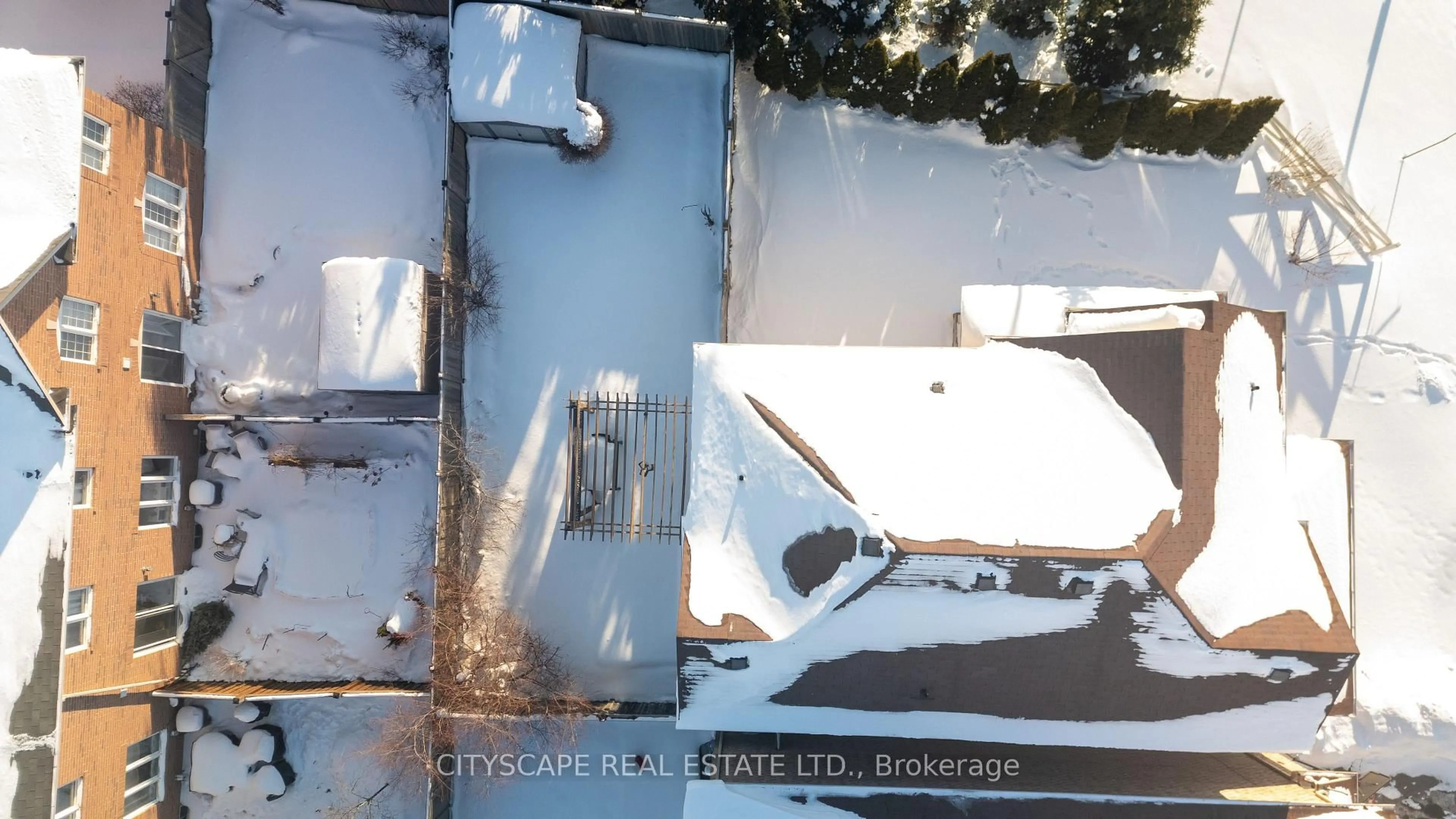 A pic from outside/outdoor area/front of a property/back of a property/a pic from drone, street for 150 Leiterman Dr, Milton Ontario L9T 8B5