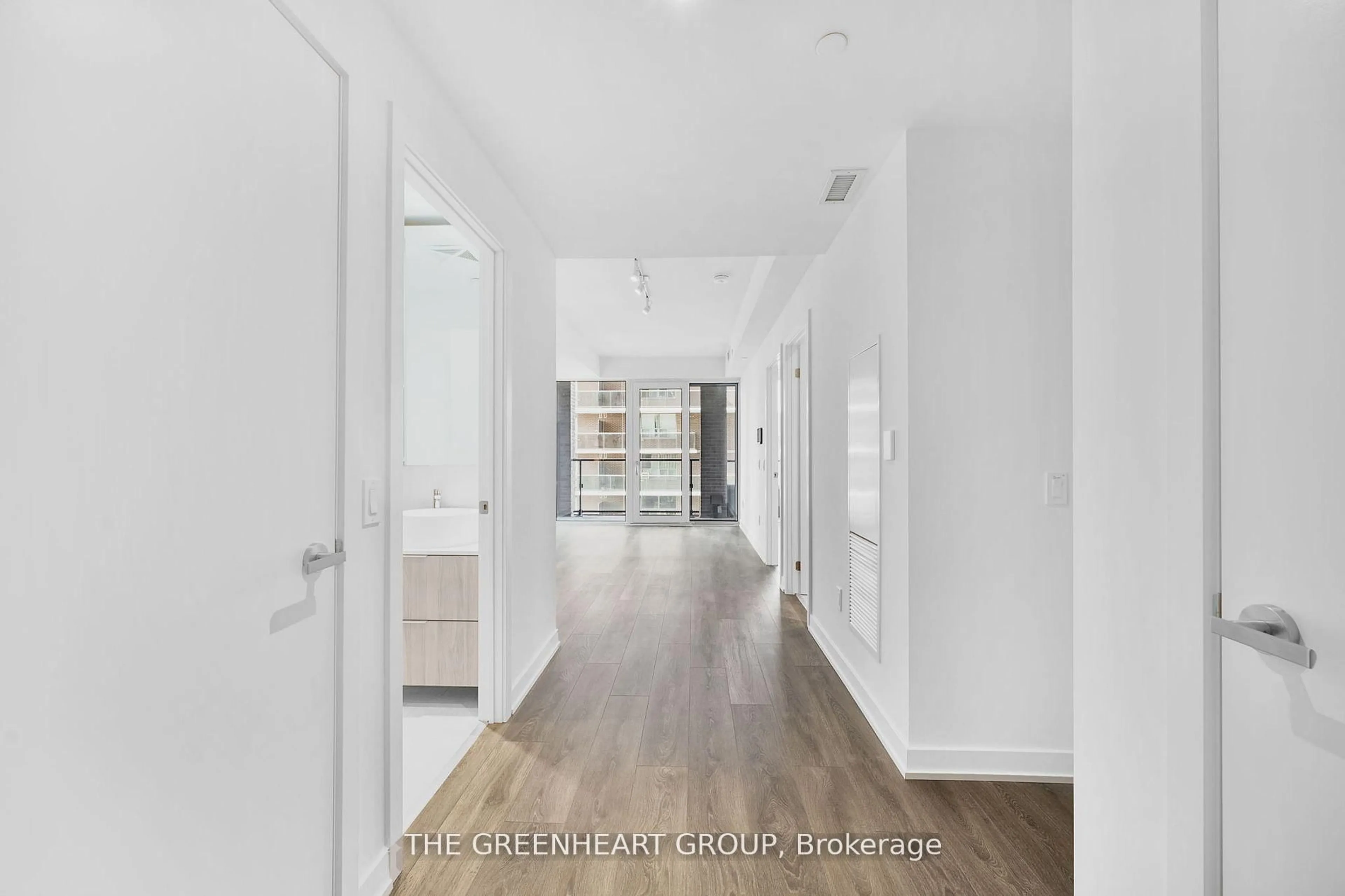 Indoor entryway for 28 Ann St #512, Mississauga Ontario L5G 0E1