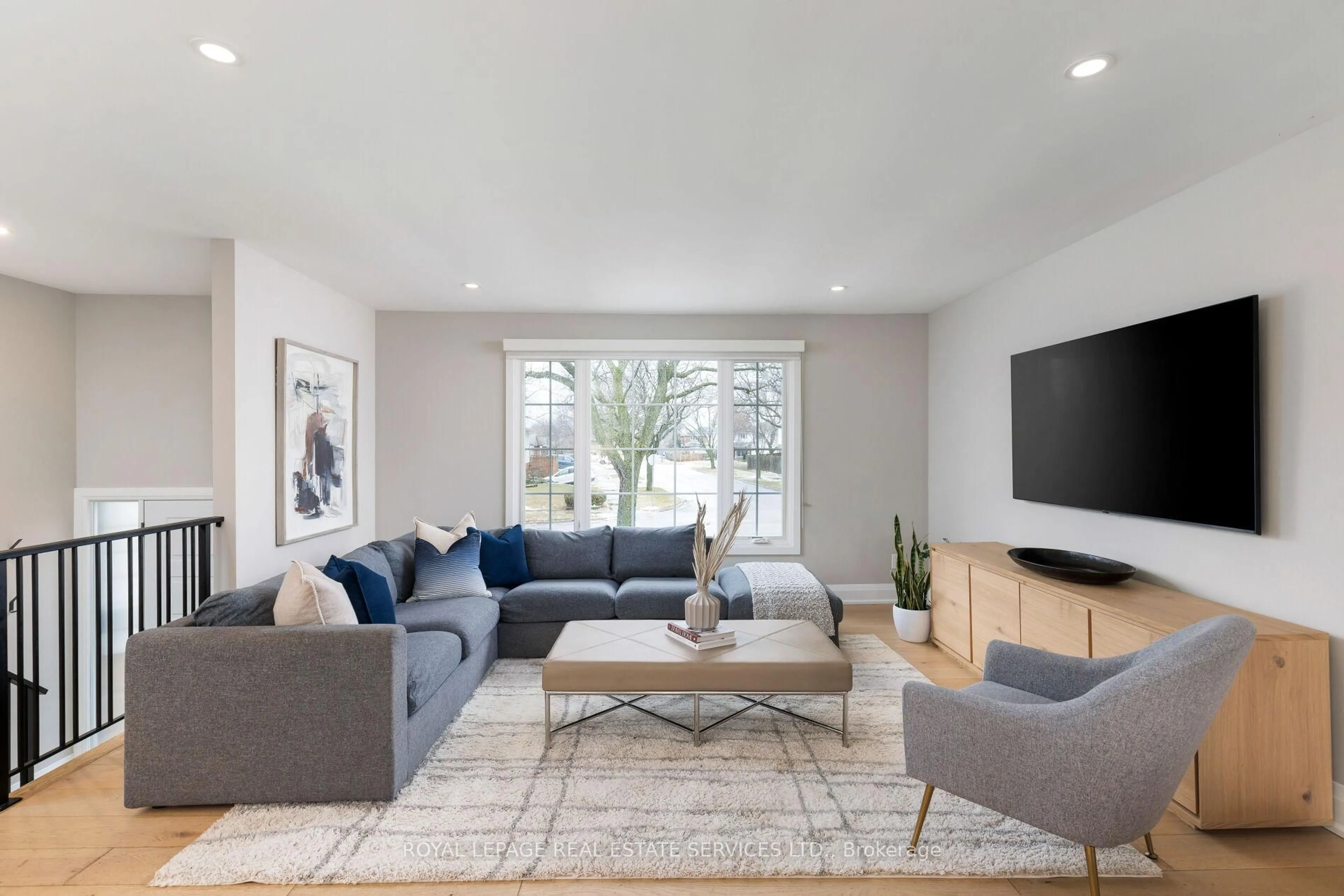 Living room with furniture, unknown for 471 Sparling Cres, Burlington Ontario L7L 5J3