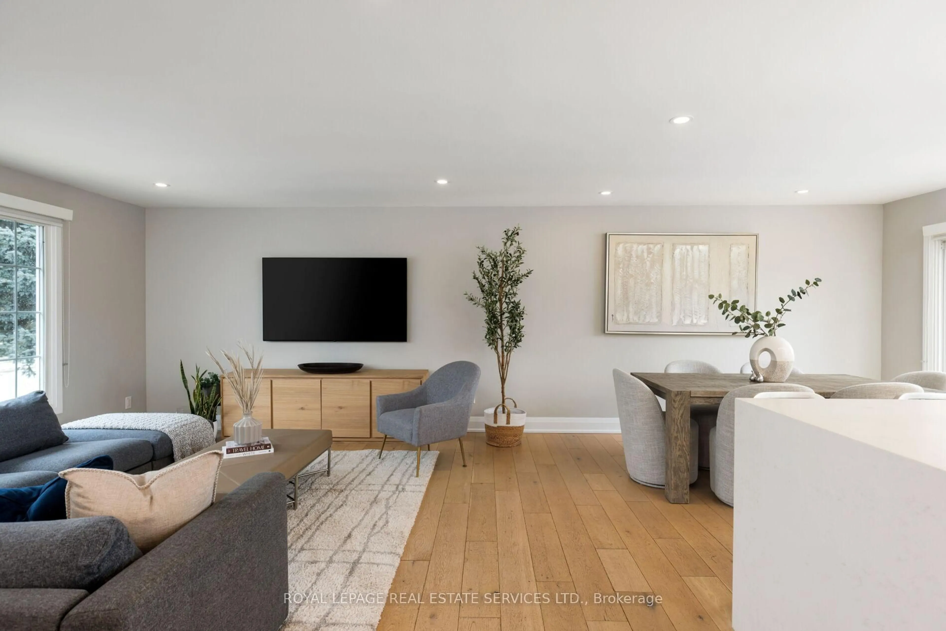 Living room with furniture, unknown for 471 Sparling Cres, Burlington Ontario L7L 5J3