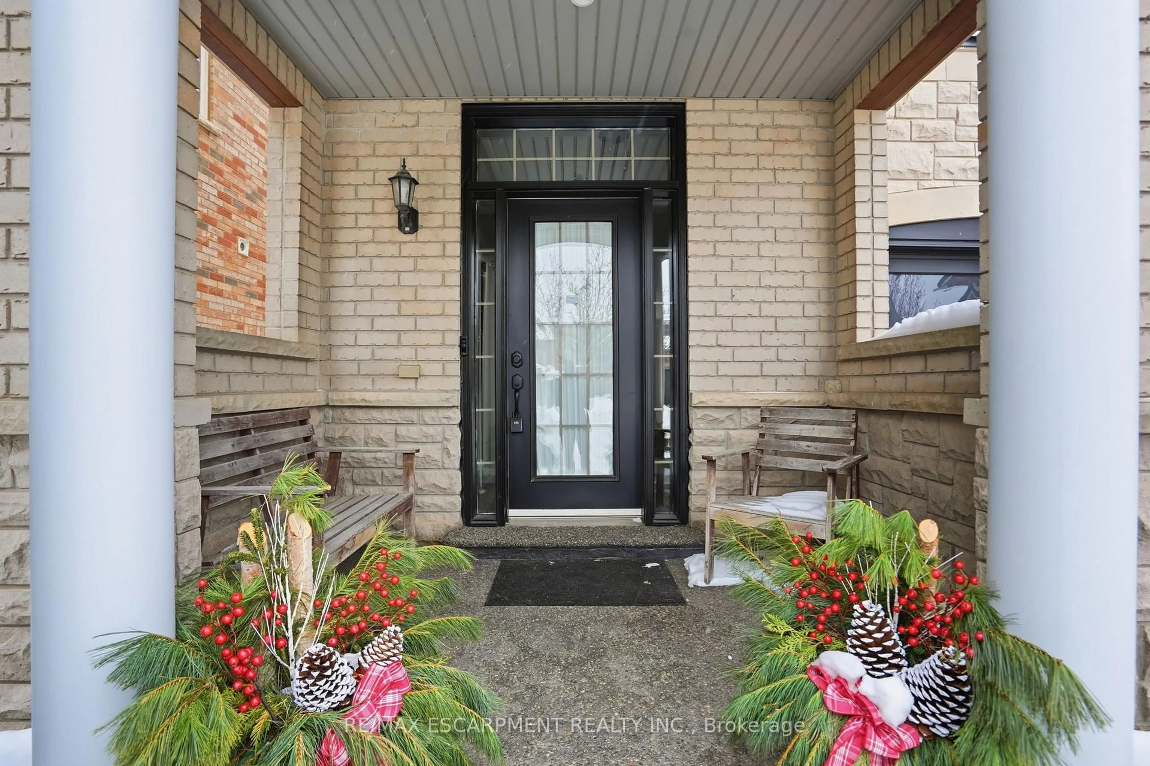 Indoor entryway for 4670 Huffman Rd, Burlington Ontario L7M 0G5