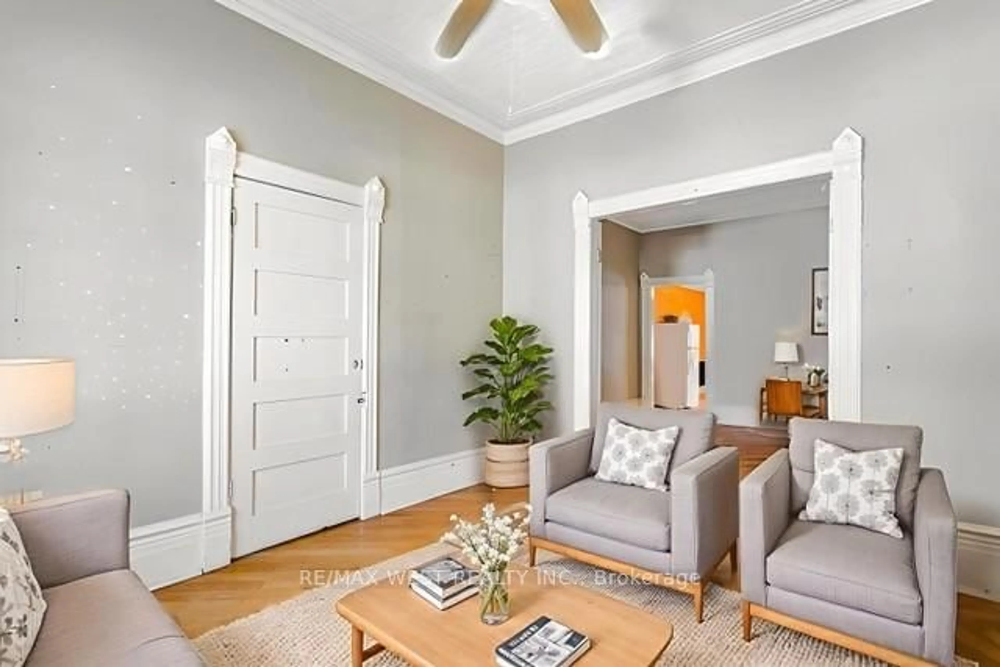 Living room with furniture, unknown for 524 Gladstone Ave, Toronto Ontario M6H 3J2