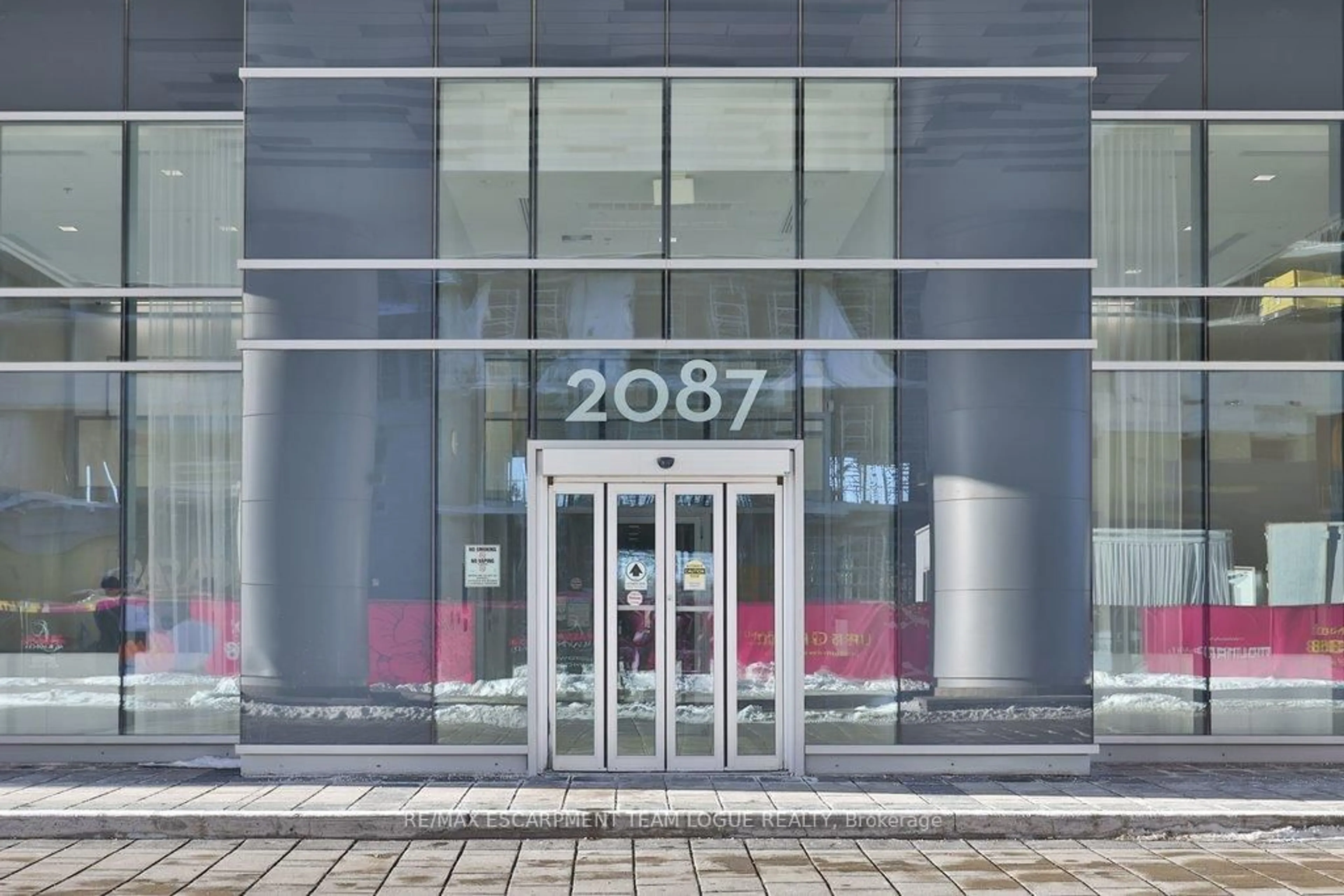 Indoor foyer for 2087 FAIRVIEW St #1202, Burlington Ontario L7R 0E5