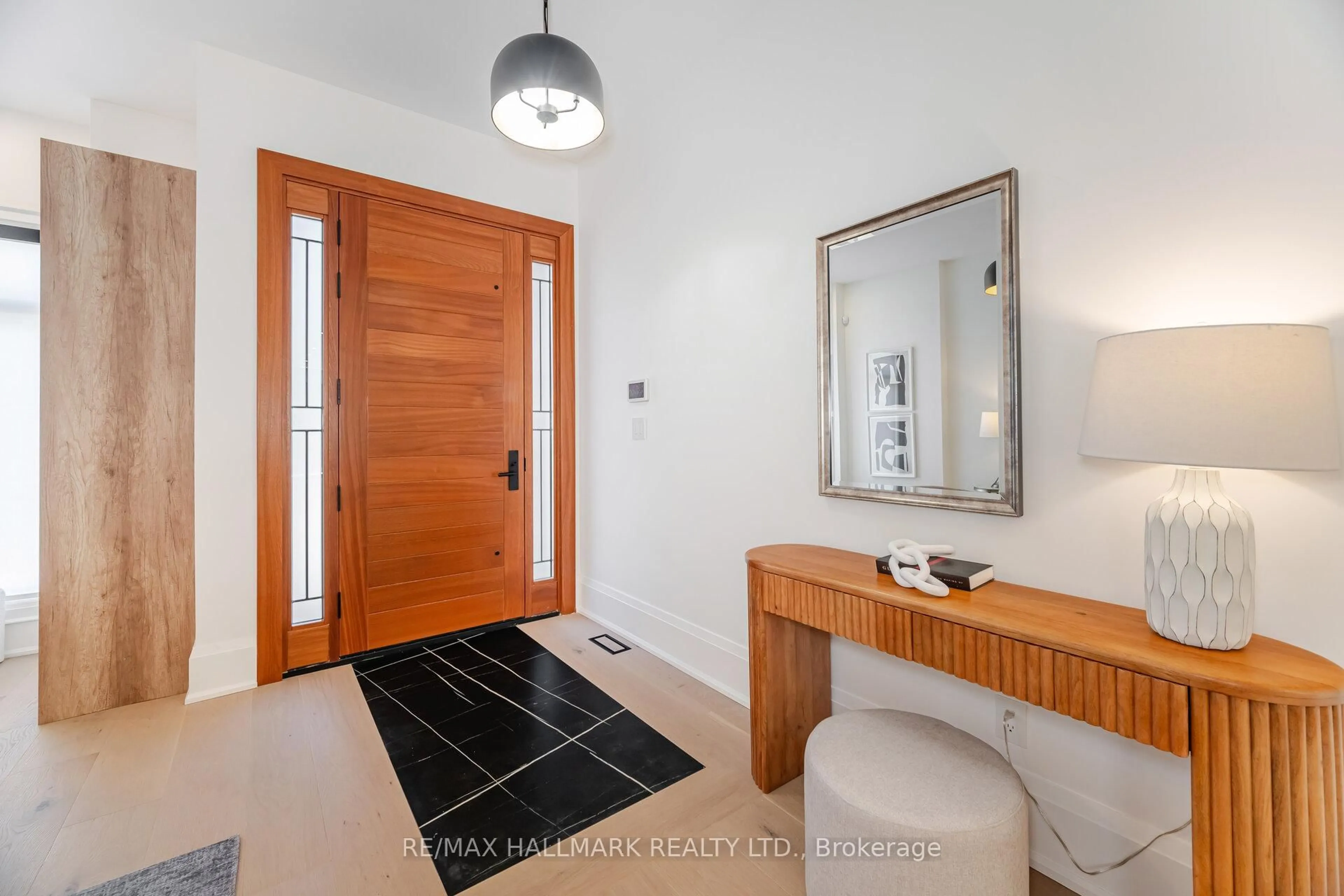 Indoor entryway for 78 South Kingsway, Toronto Ontario M6S 3T3