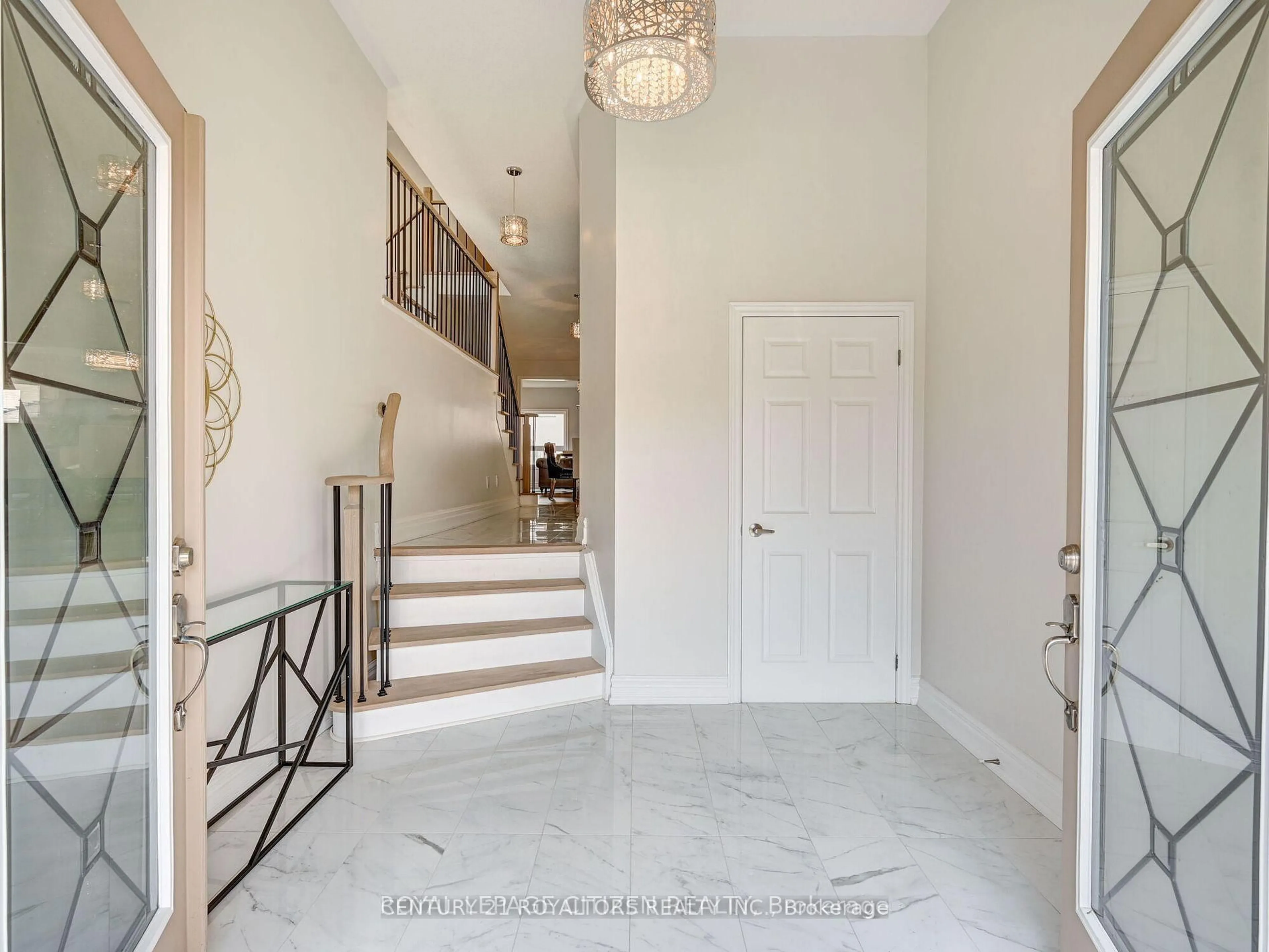 Indoor entryway for 86 Game Creek Cres, Brampton Ontario L7A 0J3