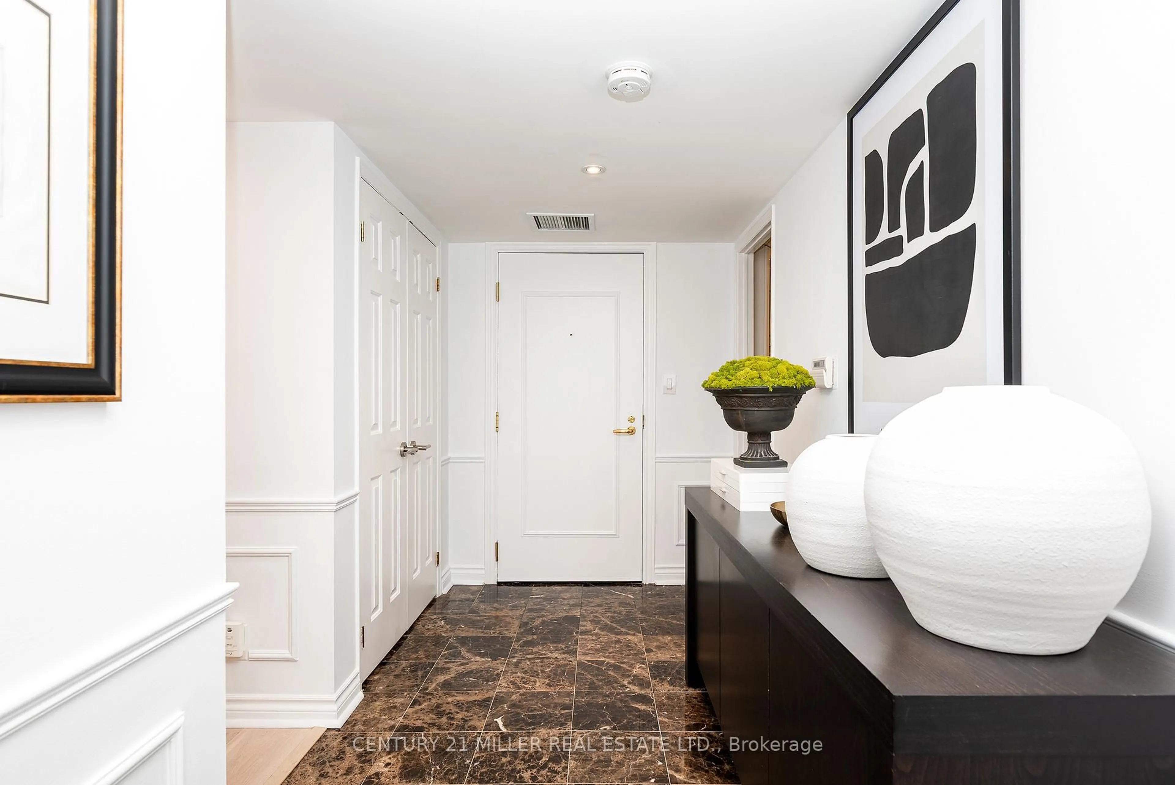 Indoor entryway for 100 Lakeshore Rd #201, Oakville Ontario L6J 6M9