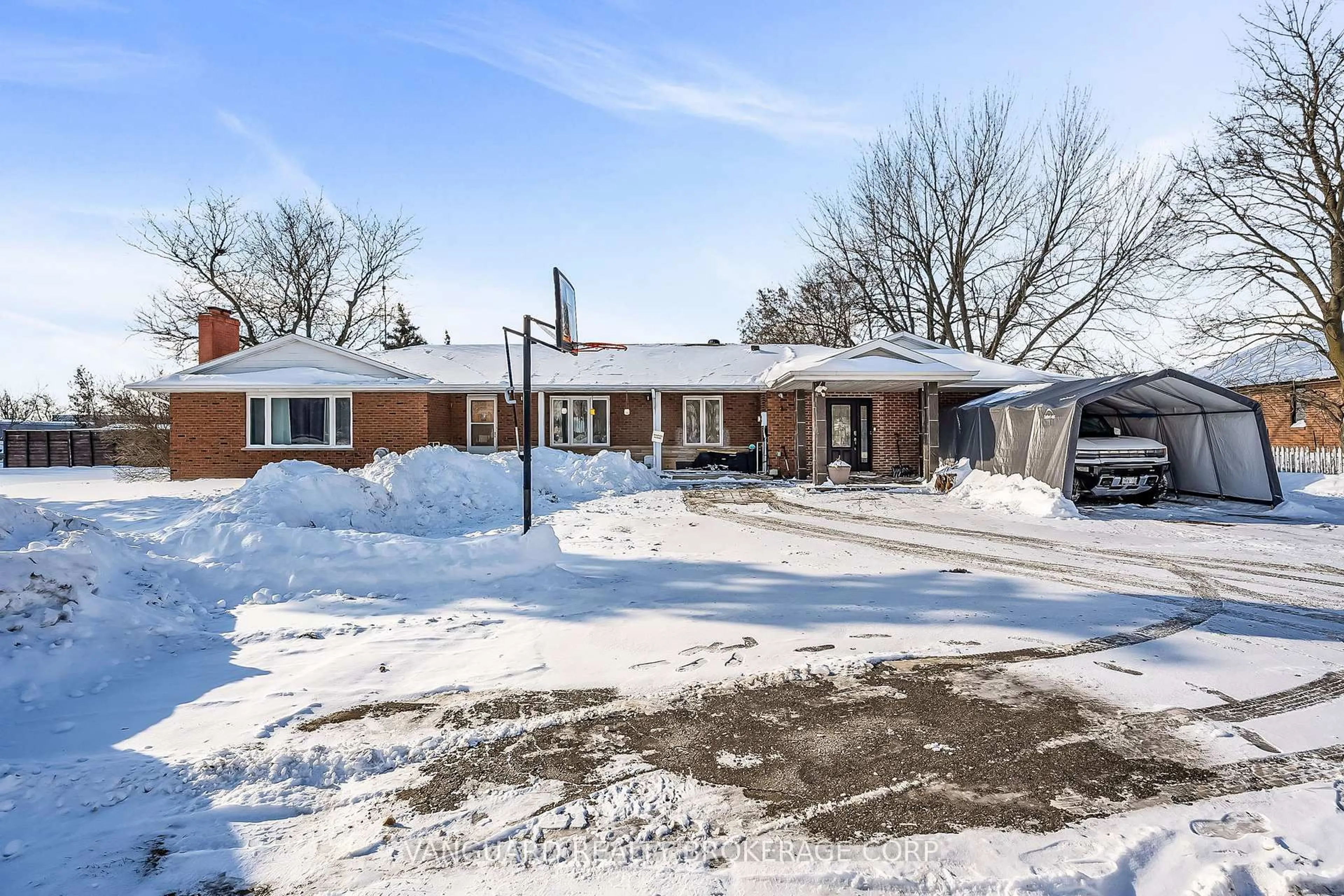 A pic from outside/outdoor area/front of a property/back of a property/a pic from drone, street for 8070 Hornby Rd, Halton Hills Ontario L0P 1E0