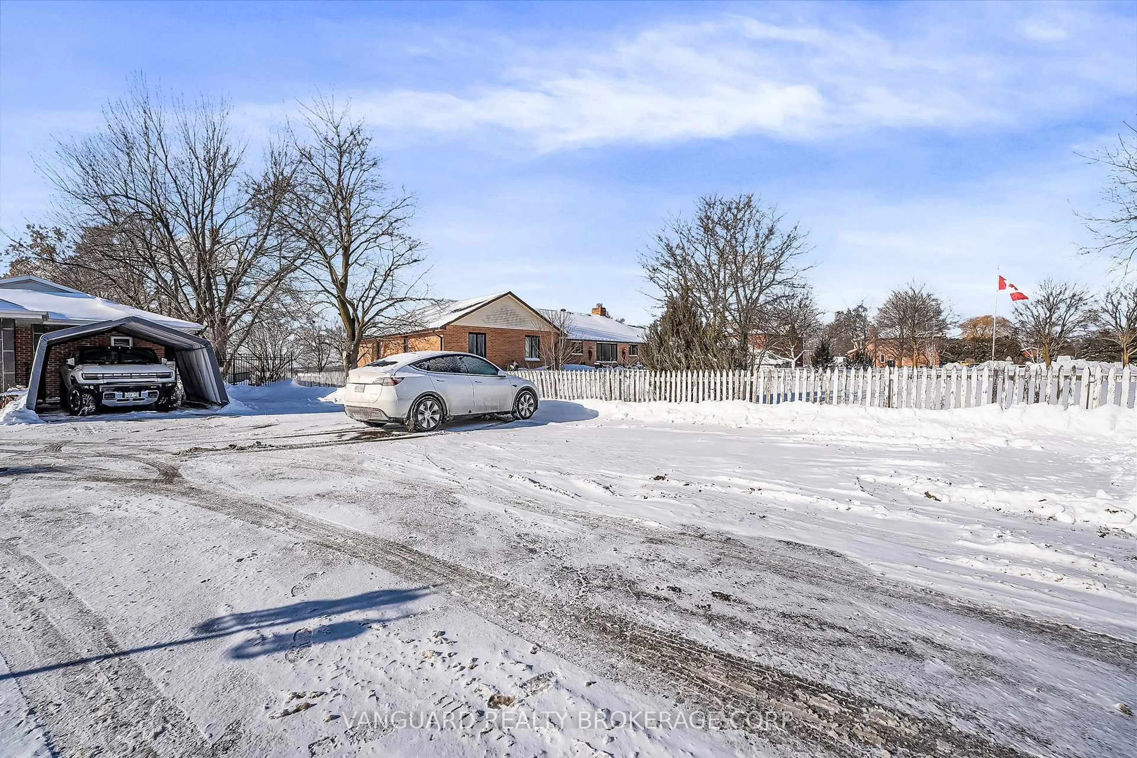 A pic from outside/outdoor area/front of a property/back of a property/a pic from drone, street for 8070 Hornby Rd, Halton Hills Ontario L0P 1E0