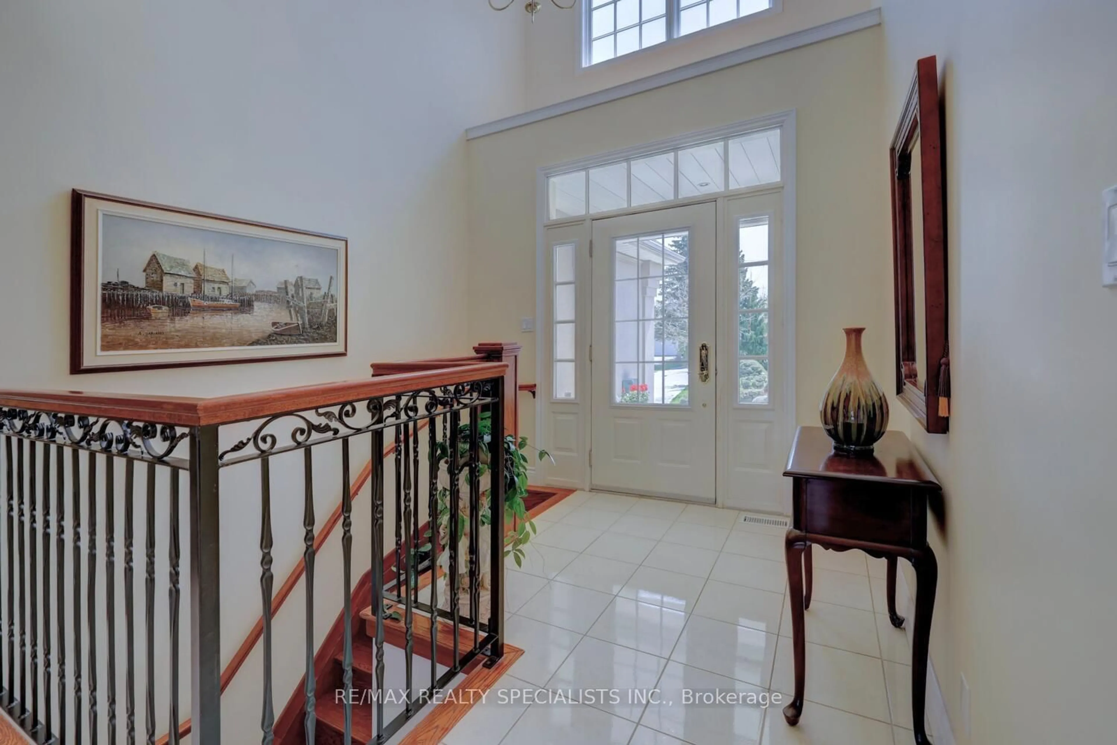 Indoor foyer for 2141 Fowler Lane, Mississauga Ontario L5K 1B9