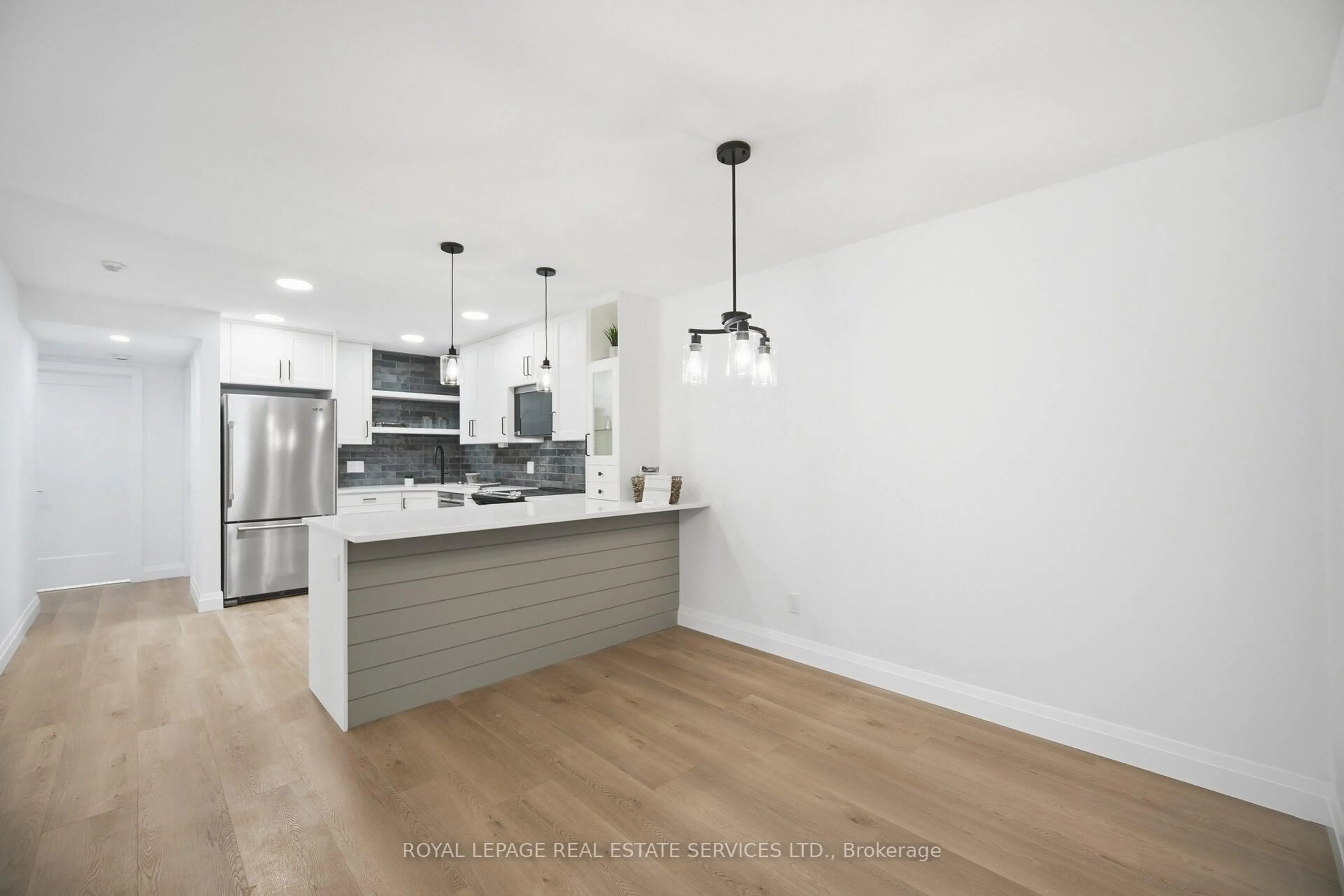 Open concept kitchen, unknown for 1476 Pilgrims Way #1811, Oakville Ontario L6M 3G7