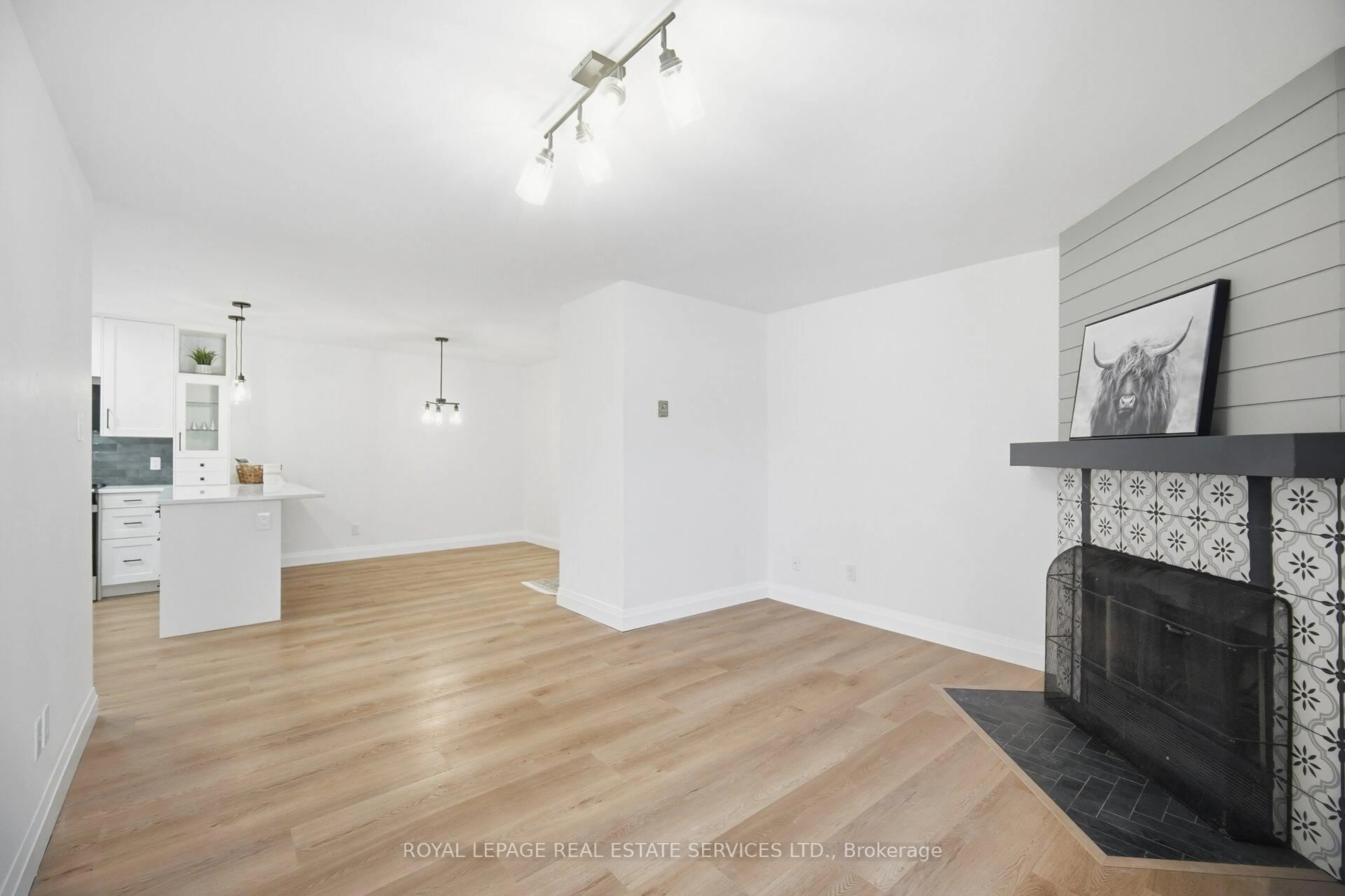 A pic of a room for 1476 Pilgrims Way #1811, Oakville Ontario L6M 3G7