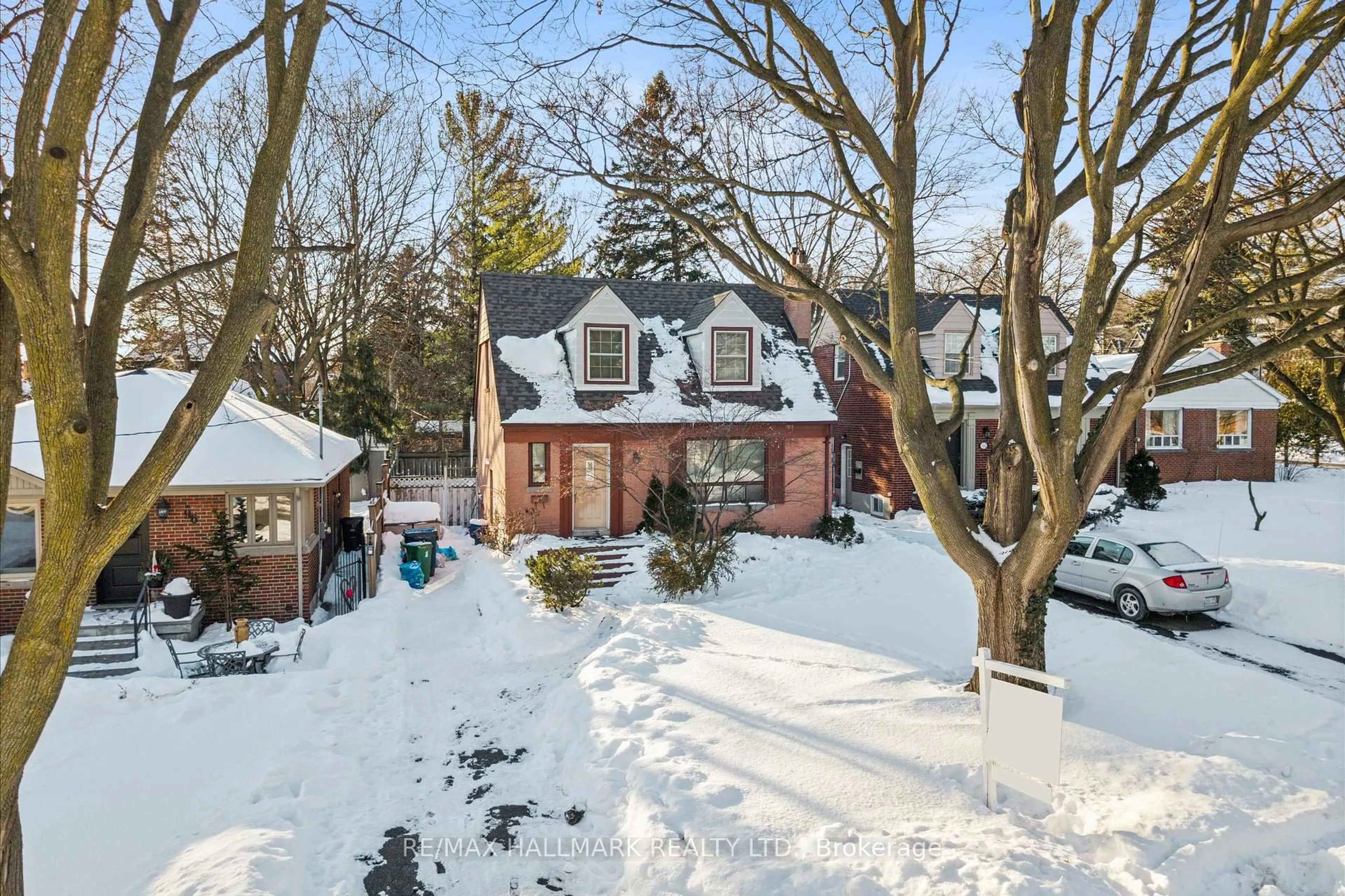 A pic from outside/outdoor area/front of a property/back of a property/a pic from drone, street for 94 Ballacaine Dr, Toronto Ontario M8Y 4B8