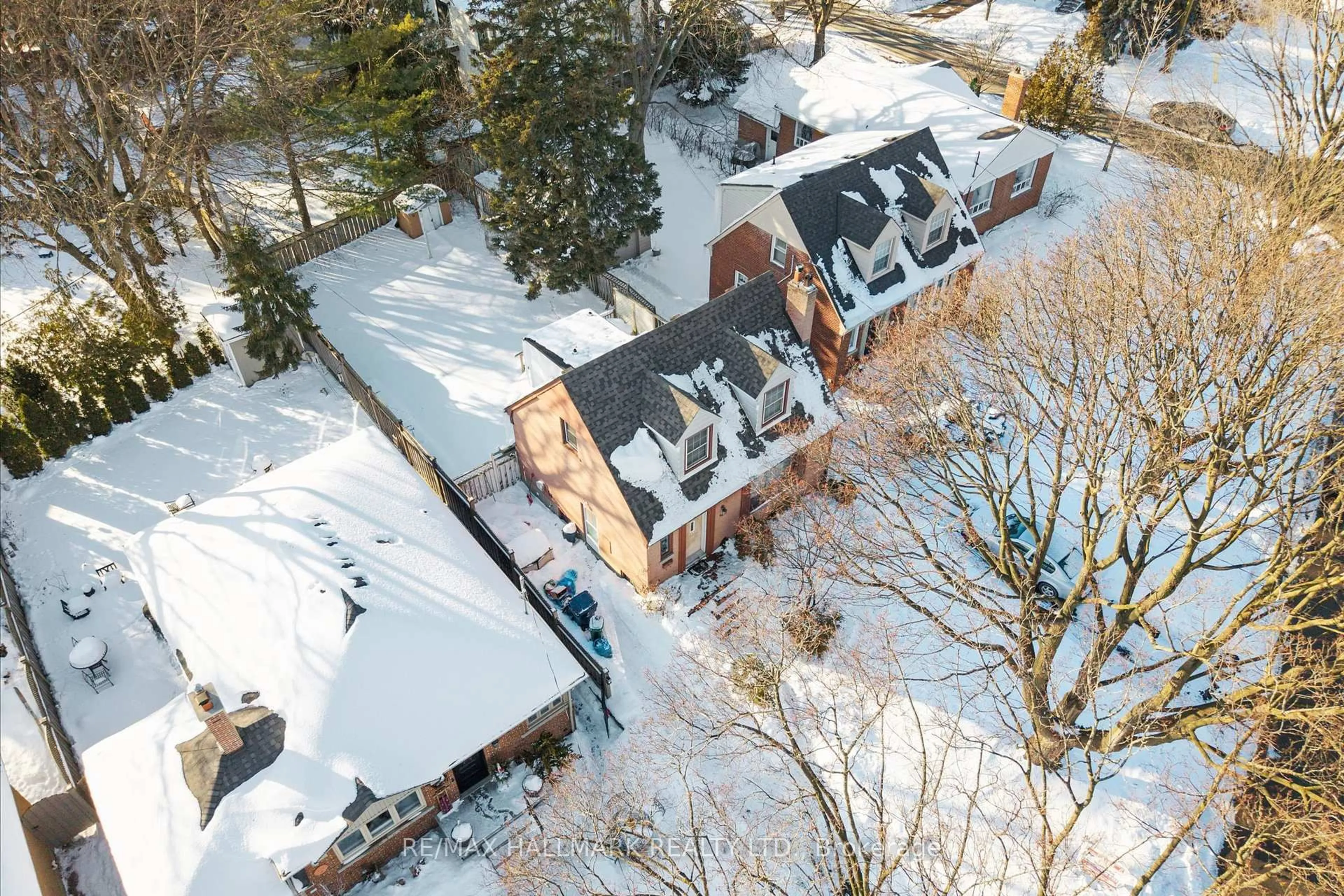 A pic from outside/outdoor area/front of a property/back of a property/a pic from drone, street for 94 Ballacaine Dr, Toronto Ontario M8Y 4B8