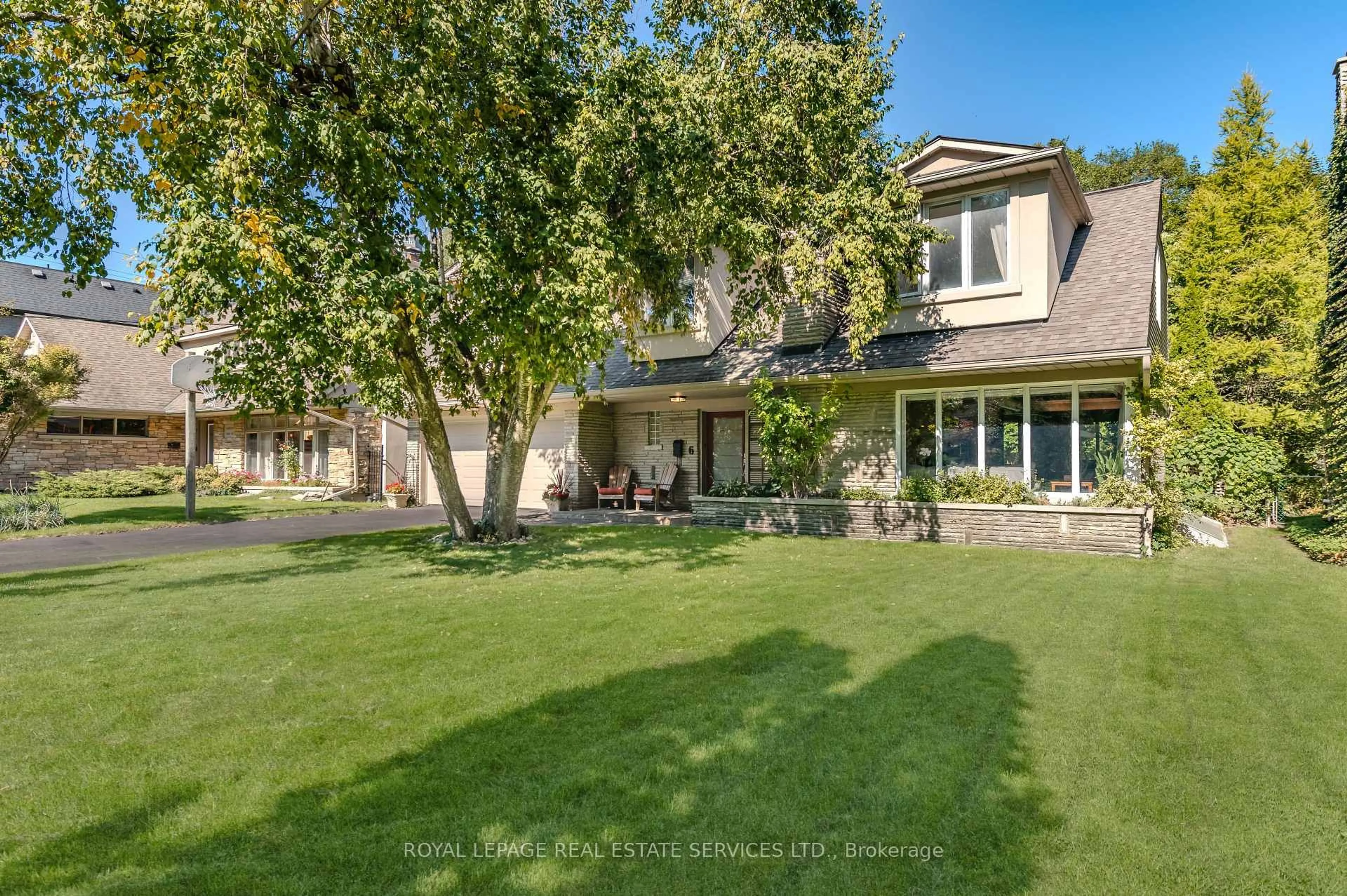 A pic from outside/outdoor area/front of a property/back of a property/a pic from drone, street for 6 Ashley Park Rd, Toronto Ontario M9A 4E1