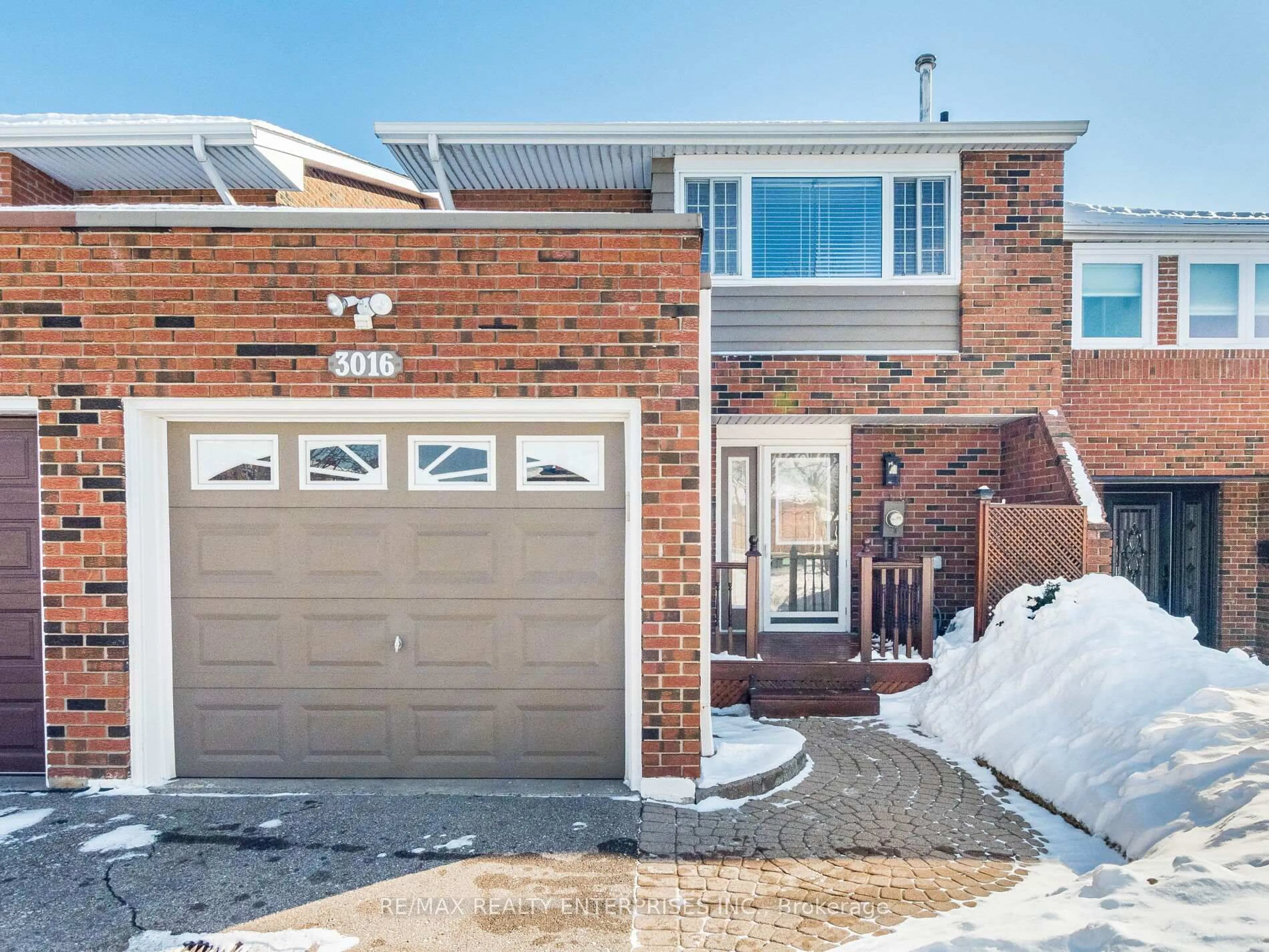 Home with brick exterior material, street for 3016 Rymal Rd, Mississauga Ontario L4Y 4B4