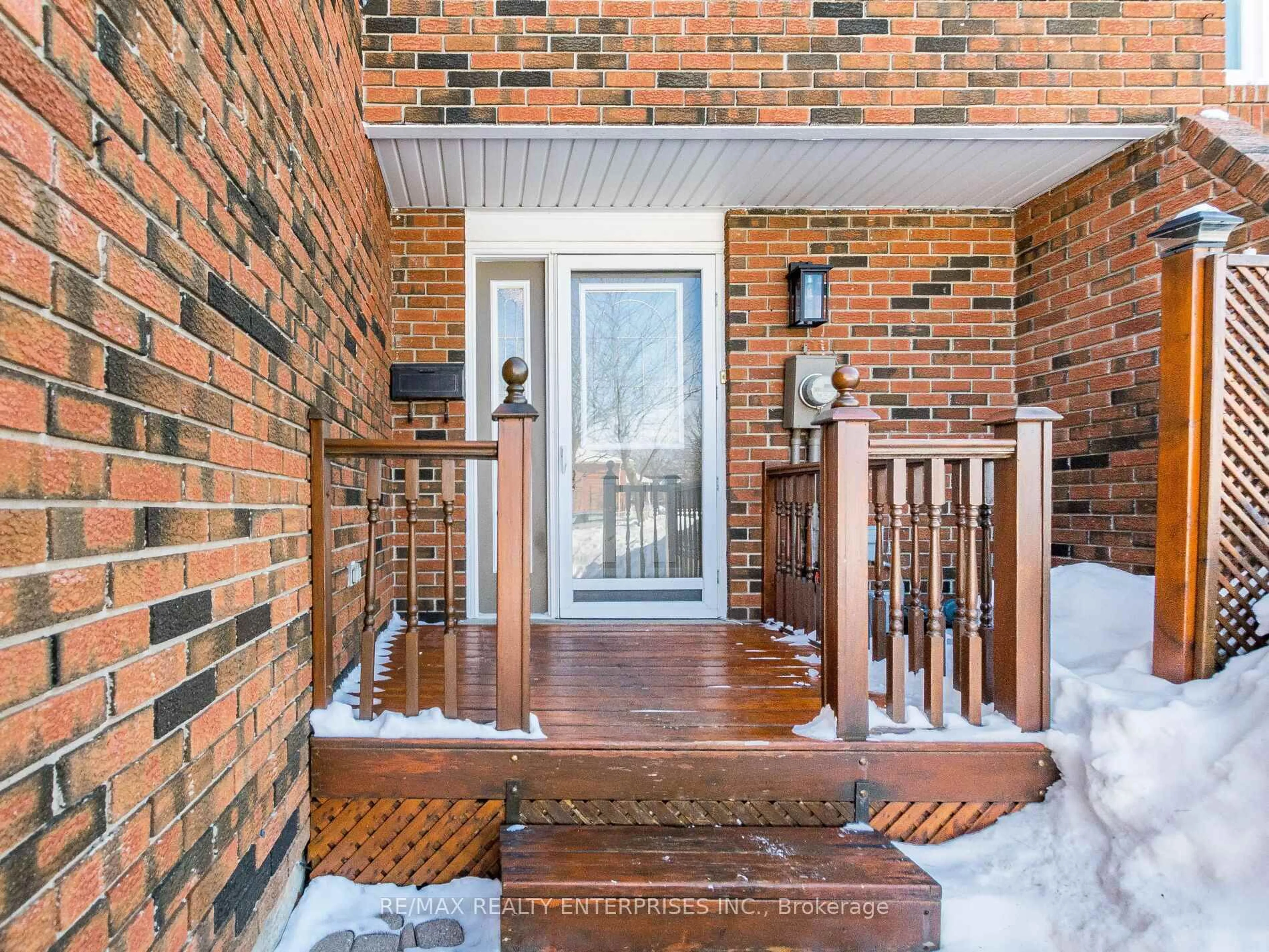 Indoor entryway for 3016 Rymal Rd, Mississauga Ontario L4Y 4B4