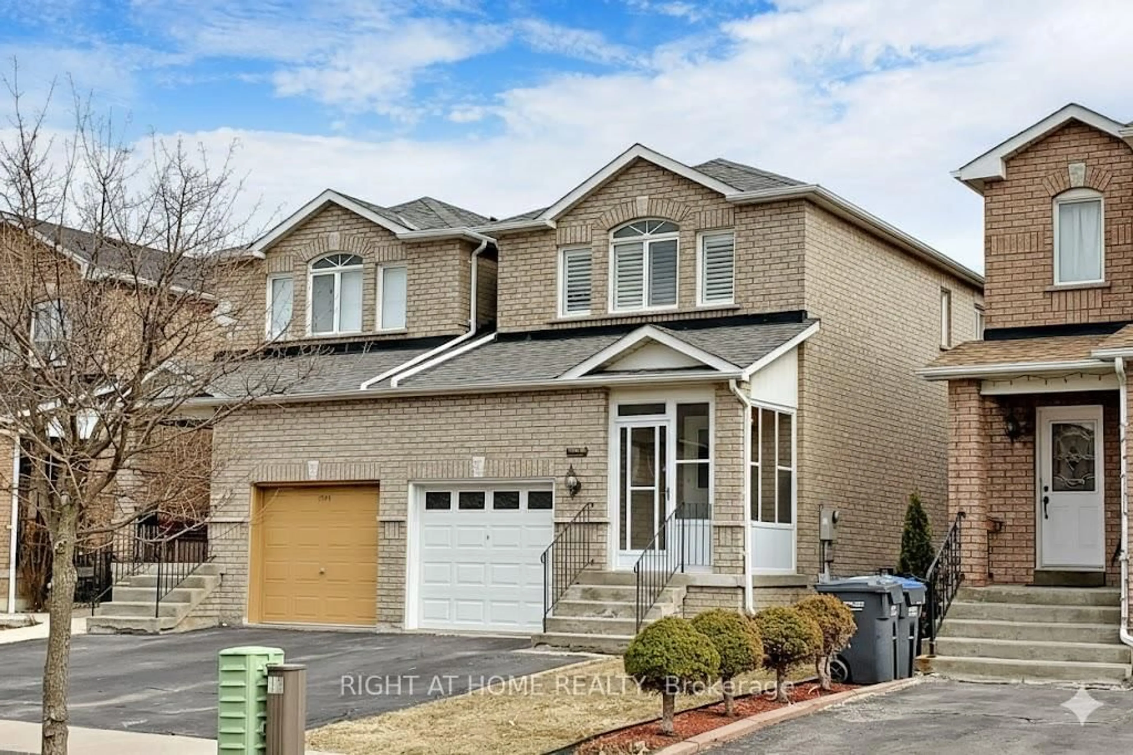 Home with brick exterior material, street for 1046 Windbrook Grve, Mississauga Ontario L5V 2N7