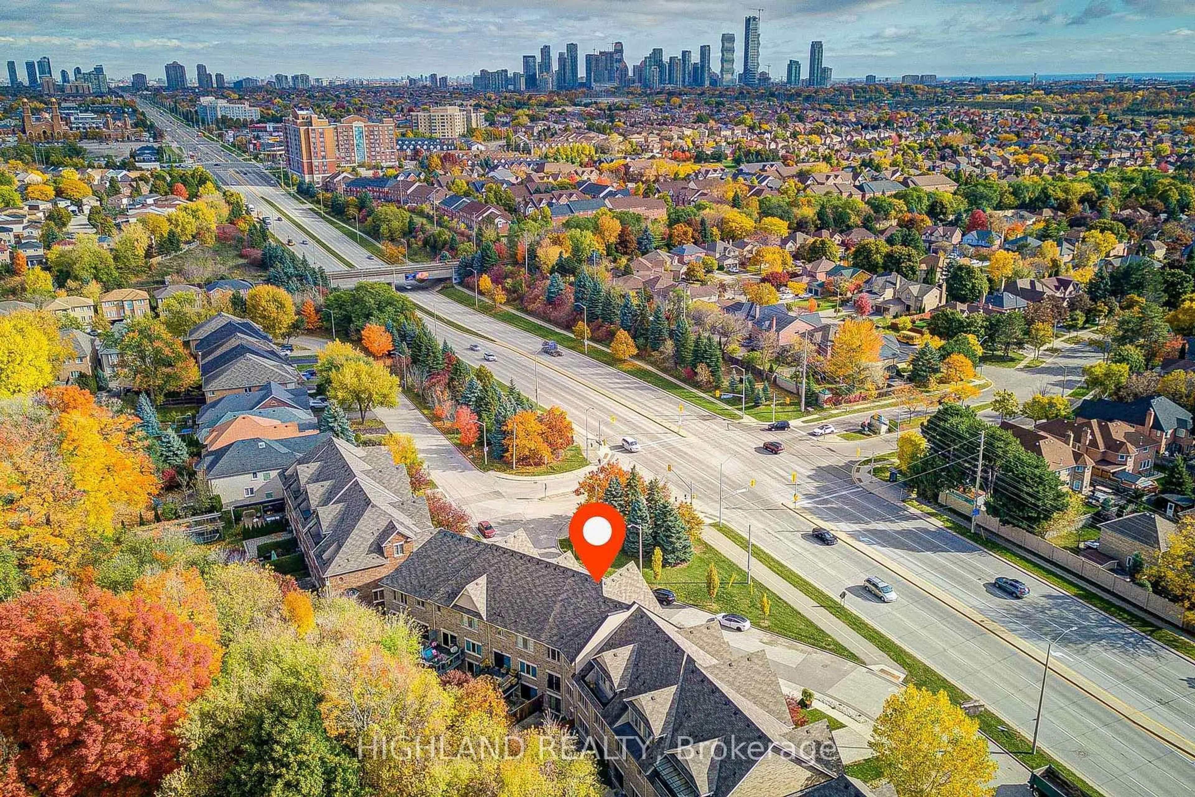 A pic from outside/outdoor area/front of a property/back of a property/a pic from drone, city buildings view from balcony for 1569 Eglinton Ave, Mississauga Ontario L5M 7C1
