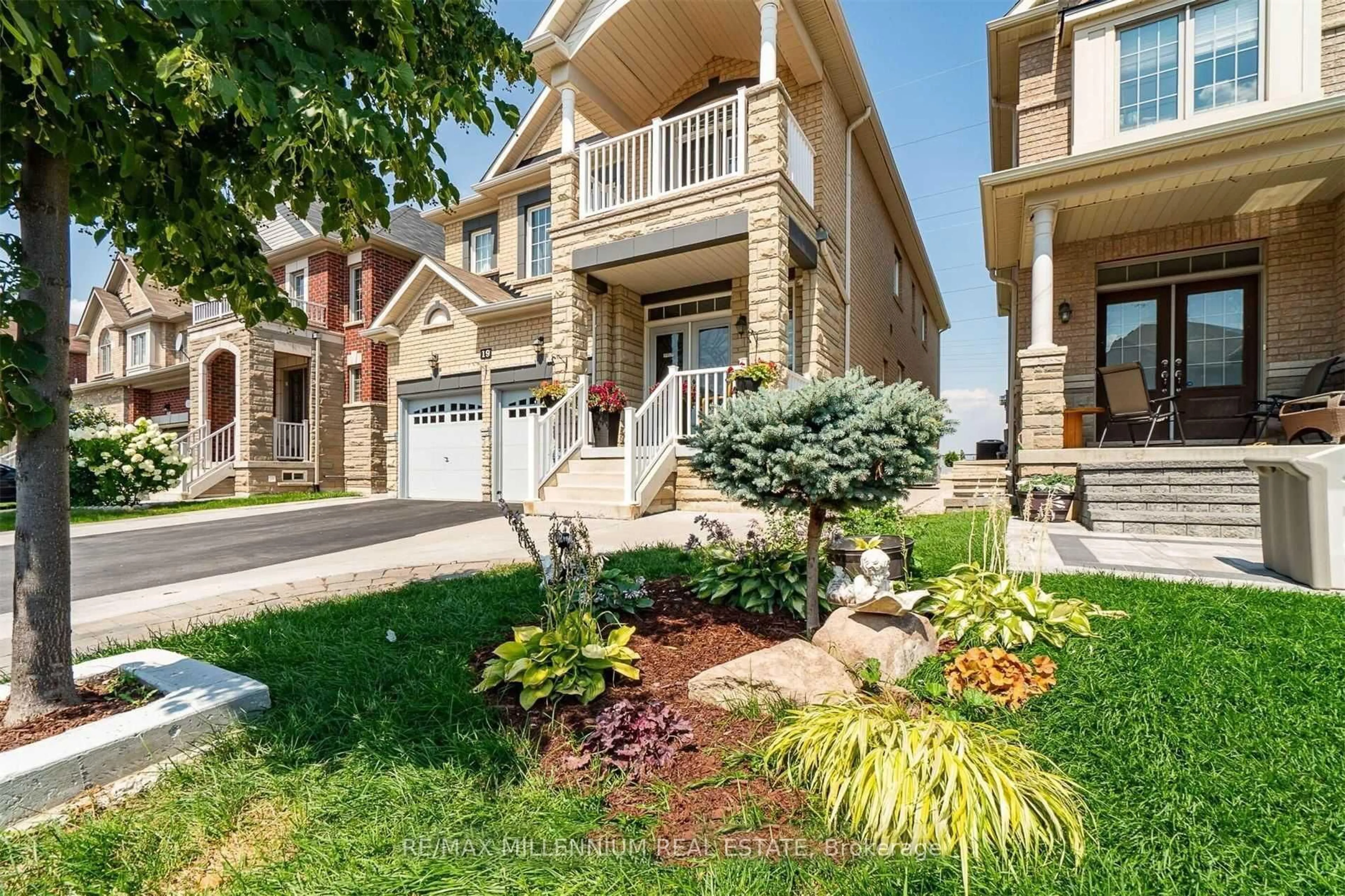 Home with brick exterior material, street for 19 Durango Dr, Brampton Ontario L6X 2Z2