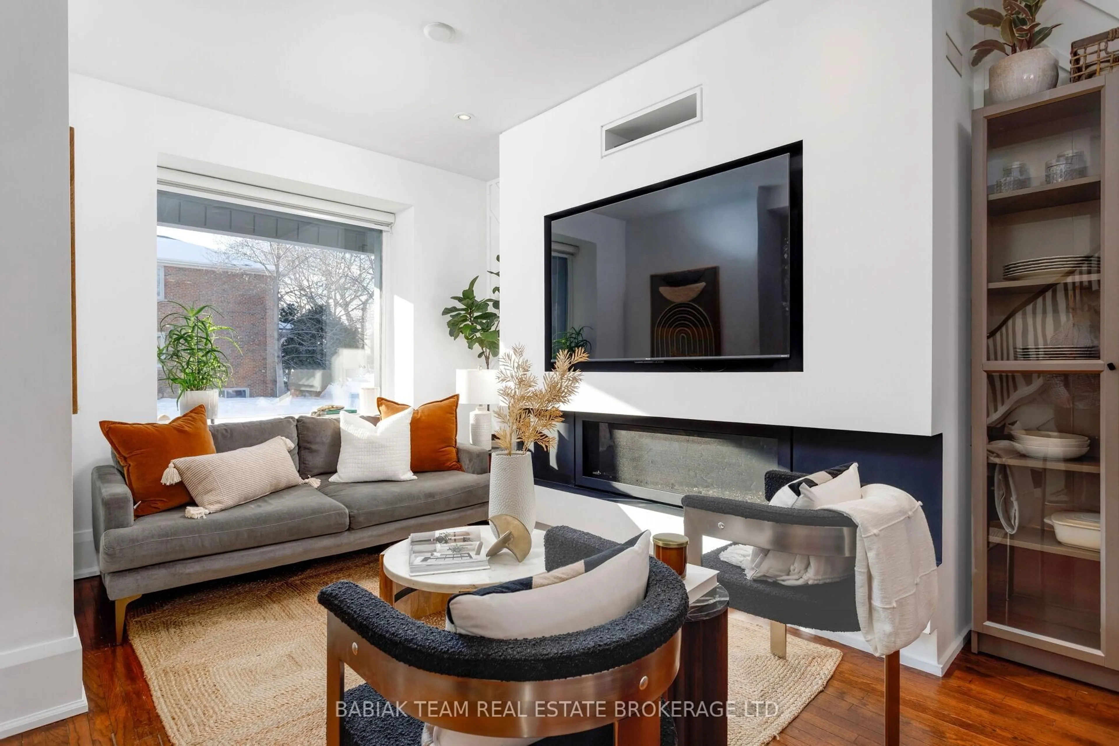 Living room with furniture, unknown for 349 Windermere Ave, Toronto Ontario M6S 3L1