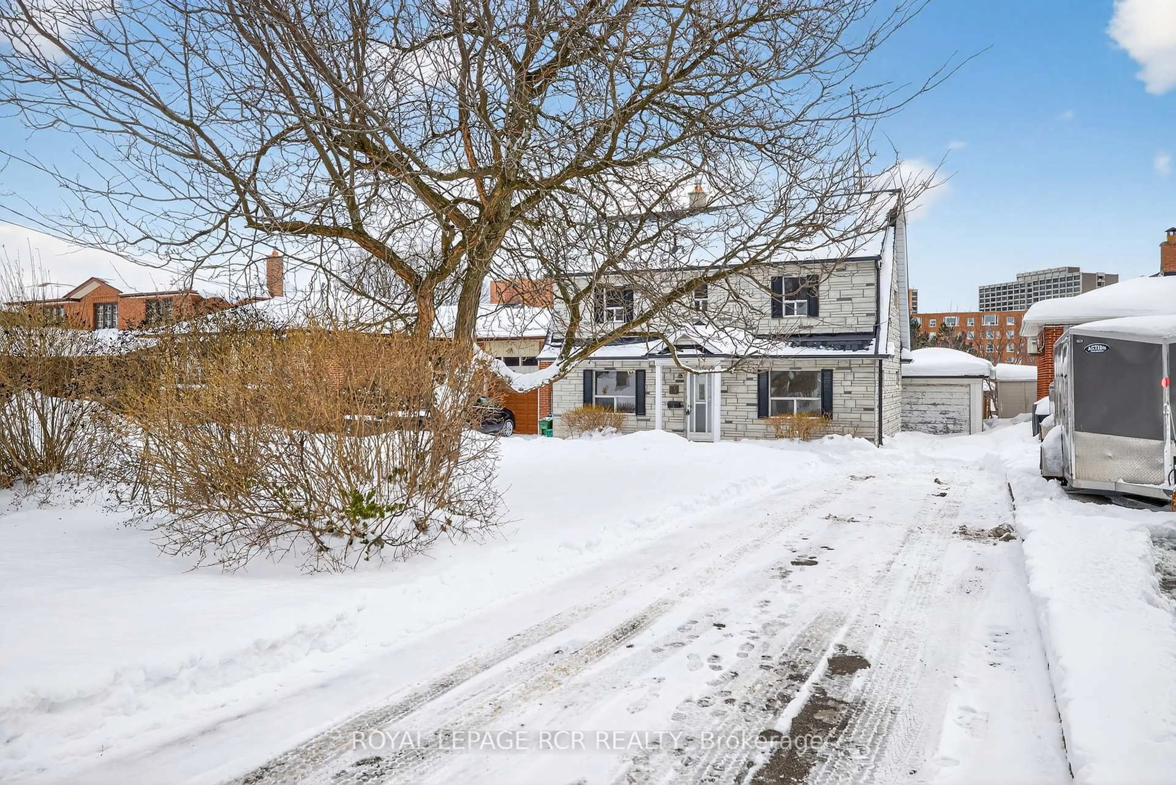 A pic from outside/outdoor area/front of a property/back of a property/a pic from drone, street for 25 Sunvale Dr, Toronto Ontario M9R 1Z4