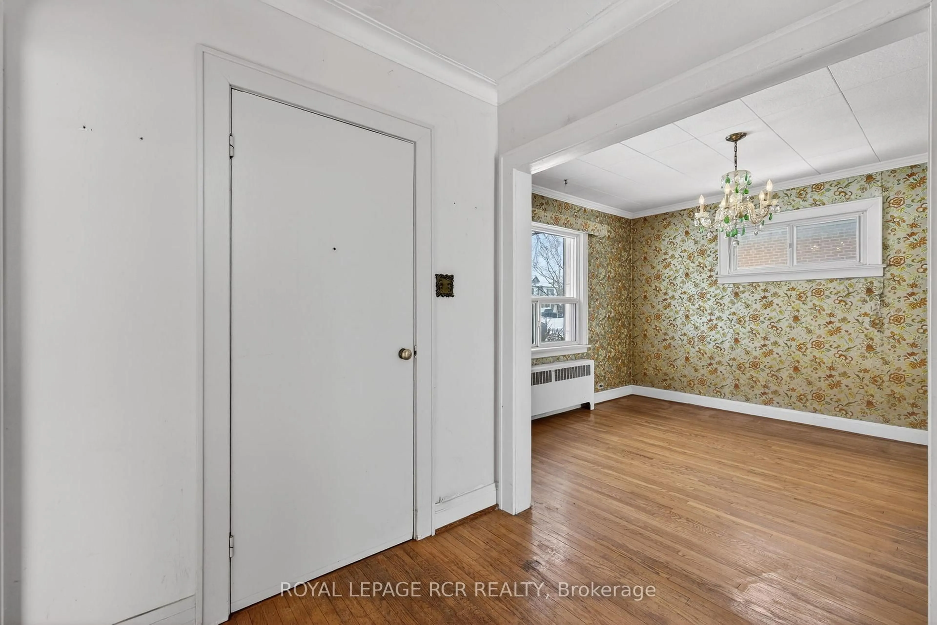 Indoor entryway for 25 Sunvale Dr, Toronto Ontario M9R 1Z4