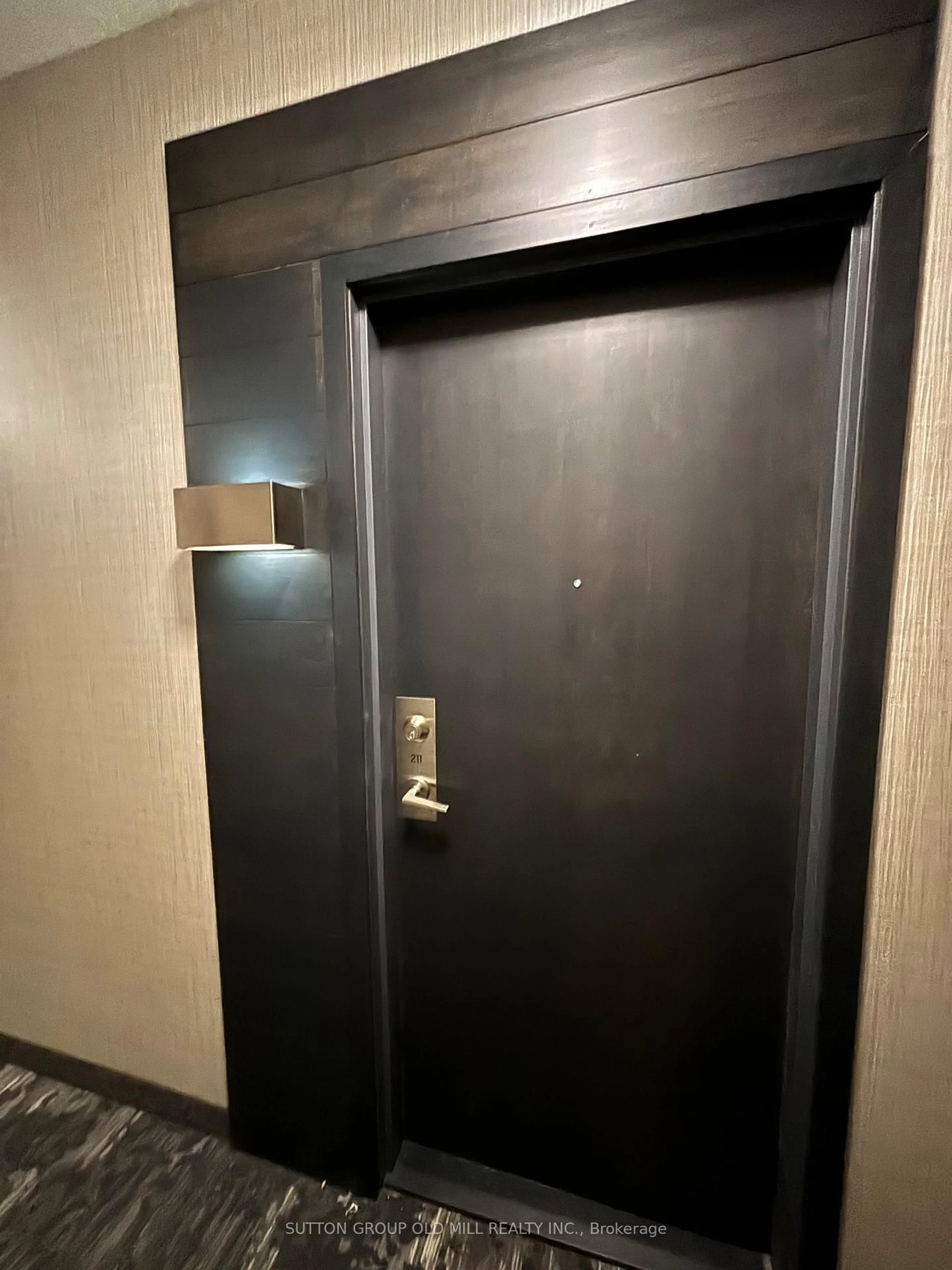 Indoor foyer for 225 Sherway Gardens Rd #211, Toronto Ontario M9C 0A3