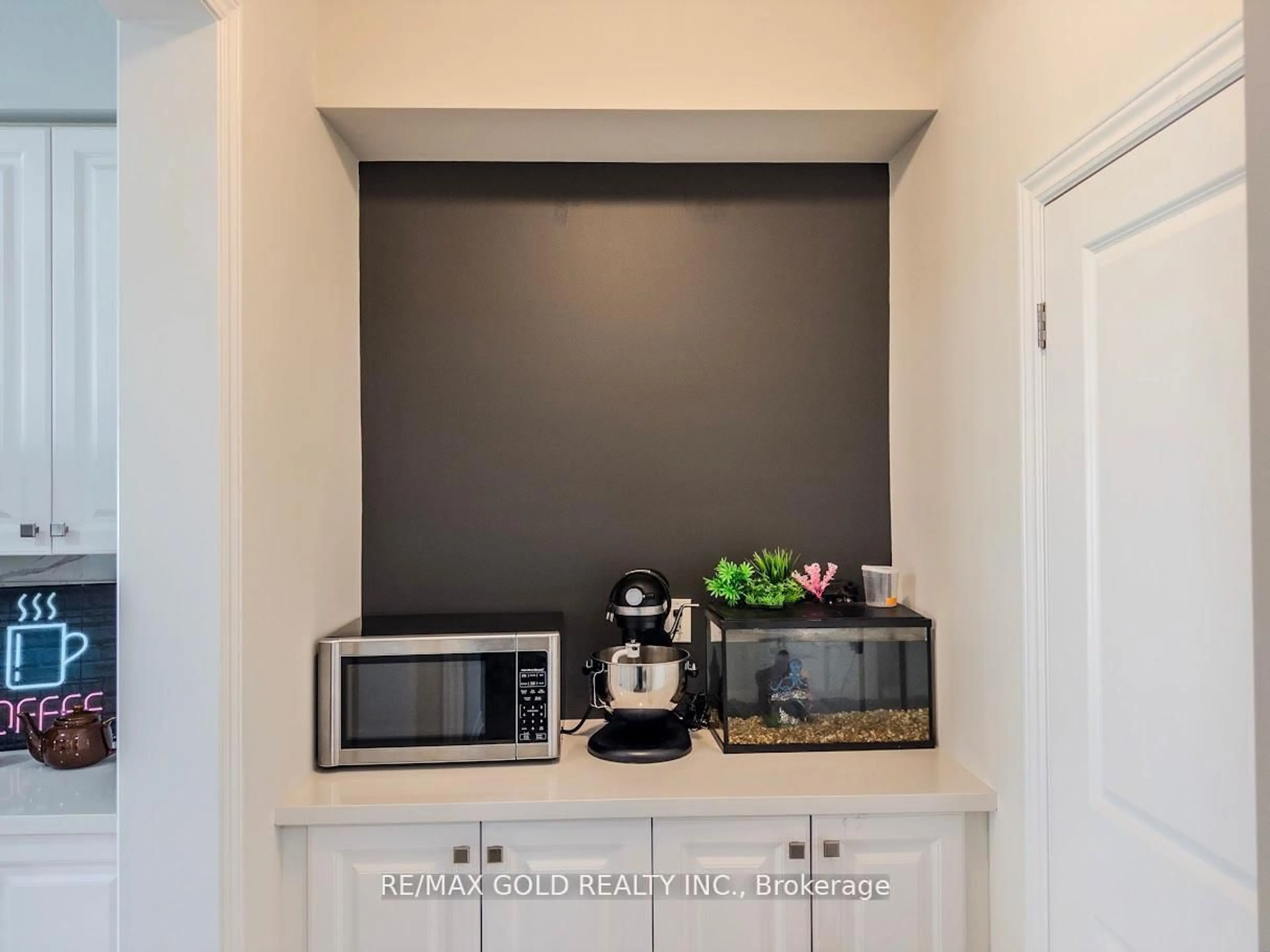 Contemporary kitchen, unknown for 119 Petch Ave, Caledon Ontario L7C 1Z9