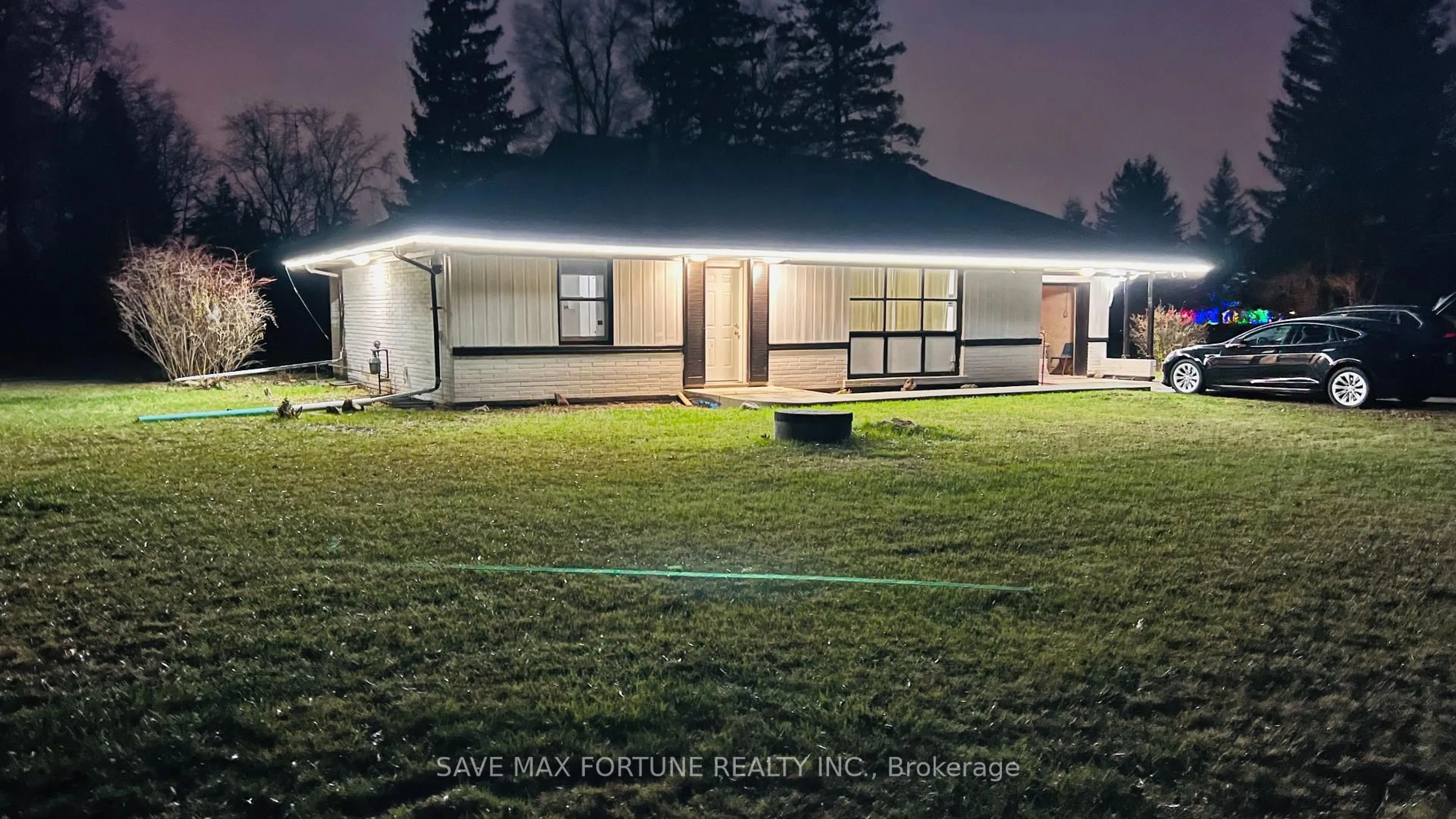 A pic from outside/outdoor area/front of a property/back of a property/a pic from drone, building for 59 Marysfield Dr, Brampton Ontario L6P 0J2