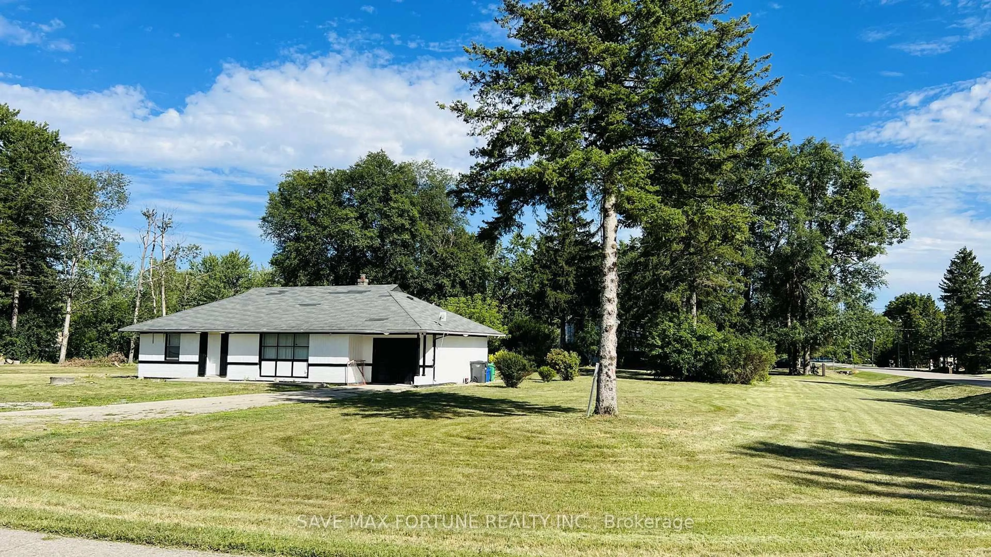 A pic from outside/outdoor area/front of a property/back of a property/a pic from drone, water/lake/river/ocean view for 59 Marysfield Dr, Brampton Ontario L6P 0J2