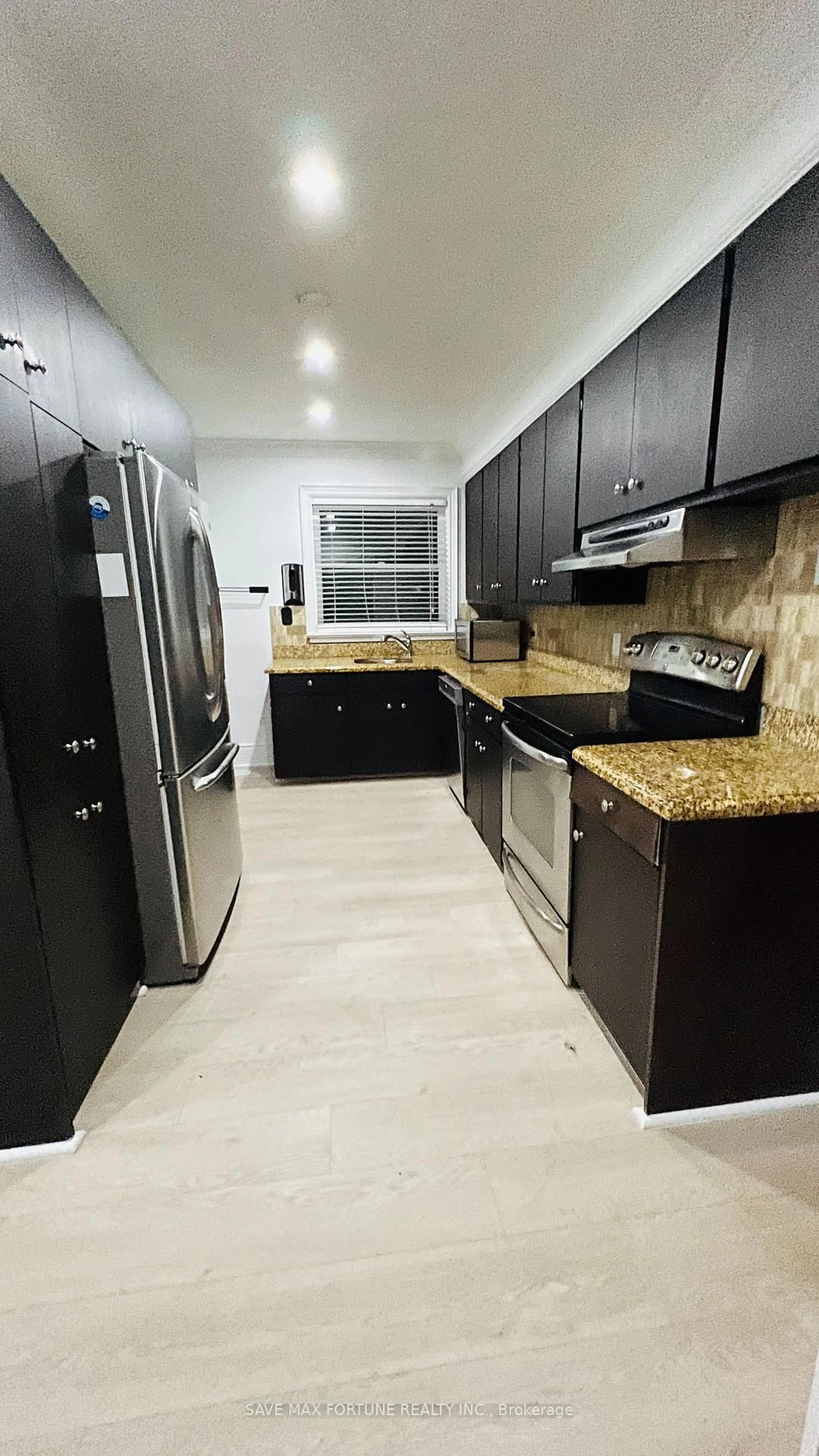 Standard kitchen, ceramic/tile floor for 59 Marysfield Dr, Brampton Ontario L6P 0J2