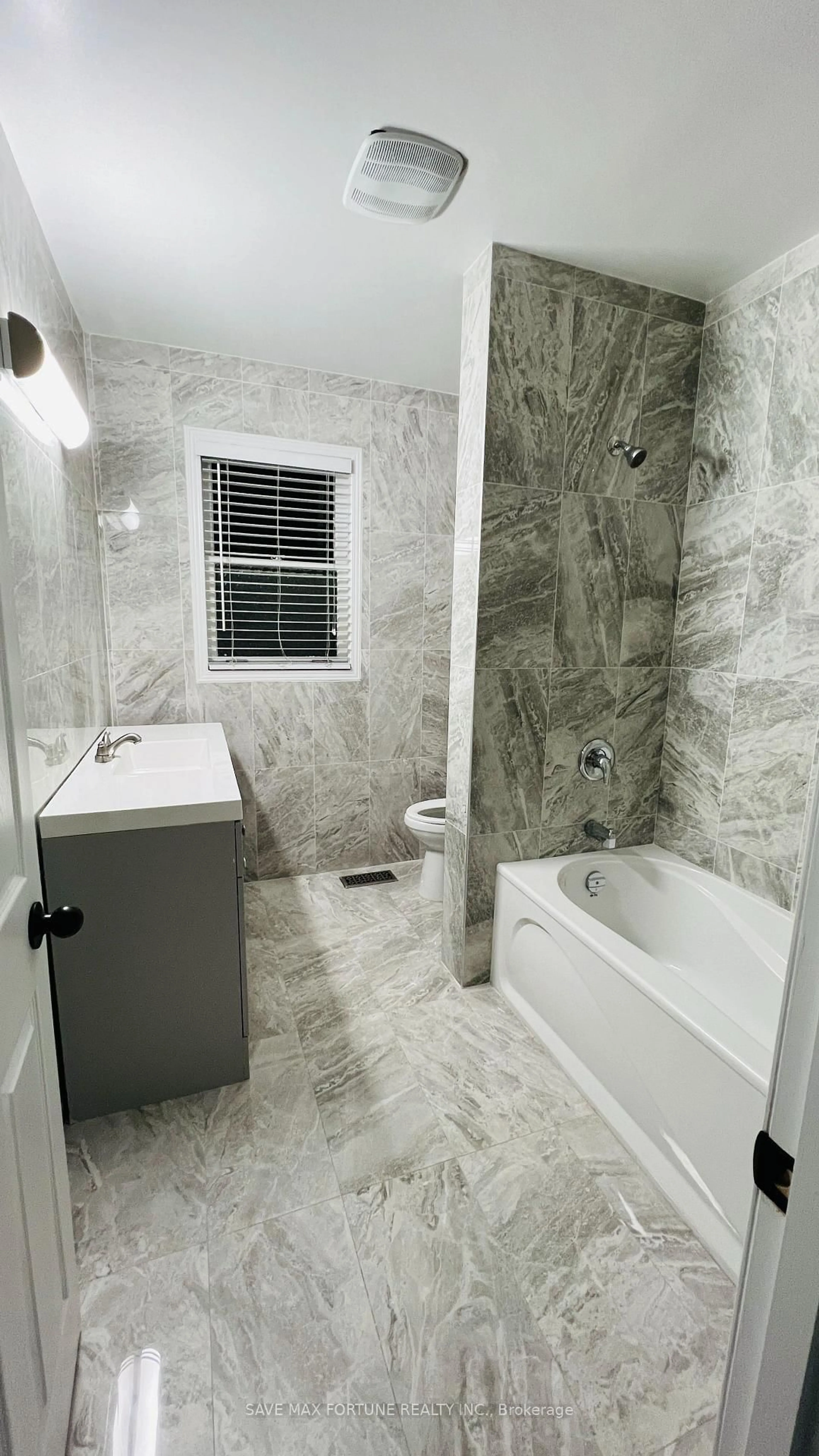 Contemporary bathroom, ceramic/tile floor for 59 Marysfield Dr, Brampton Ontario L6P 0J2