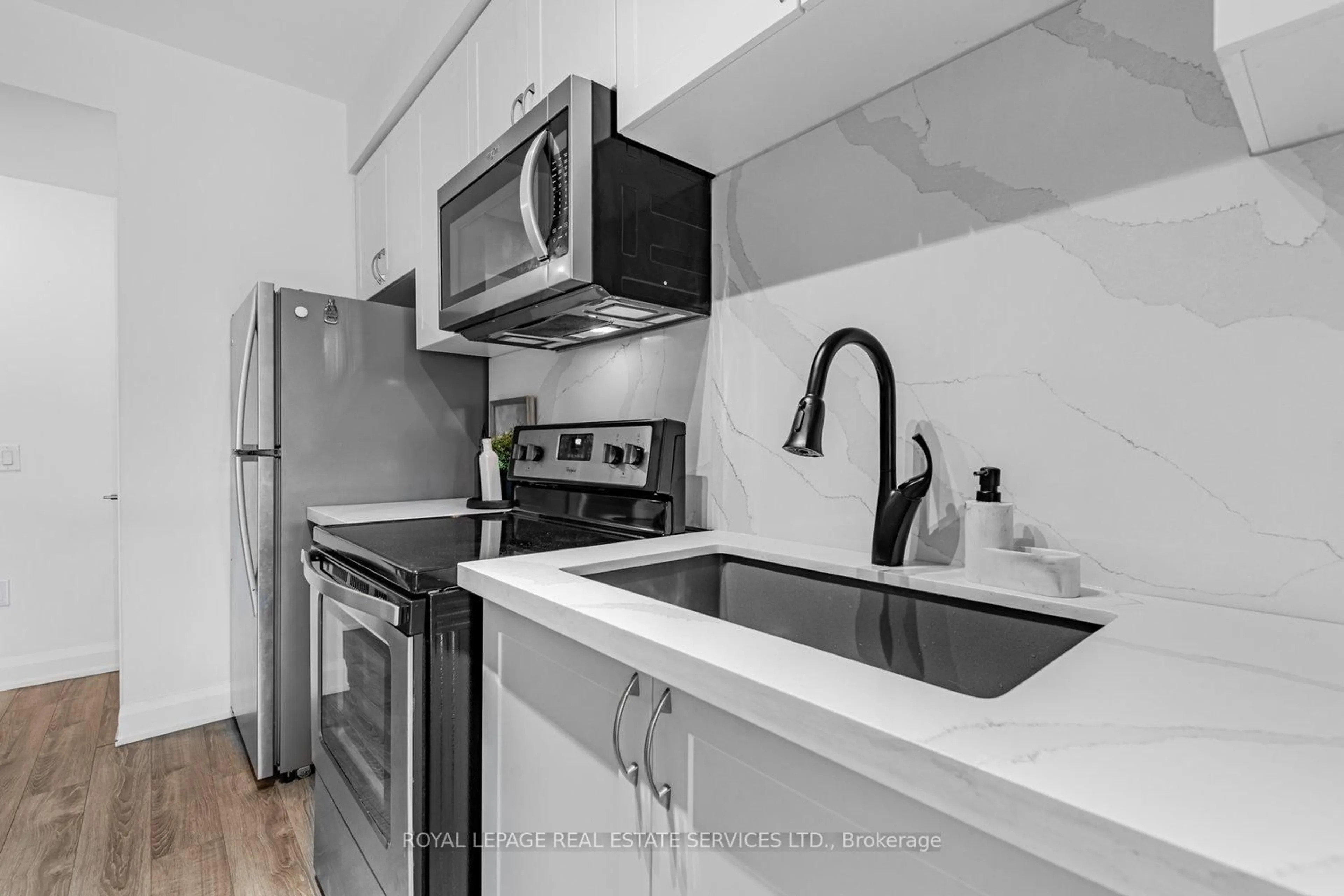 Standard kitchen, unknown for 2800 Keele St #302, Toronto Ontario M3M 2G4