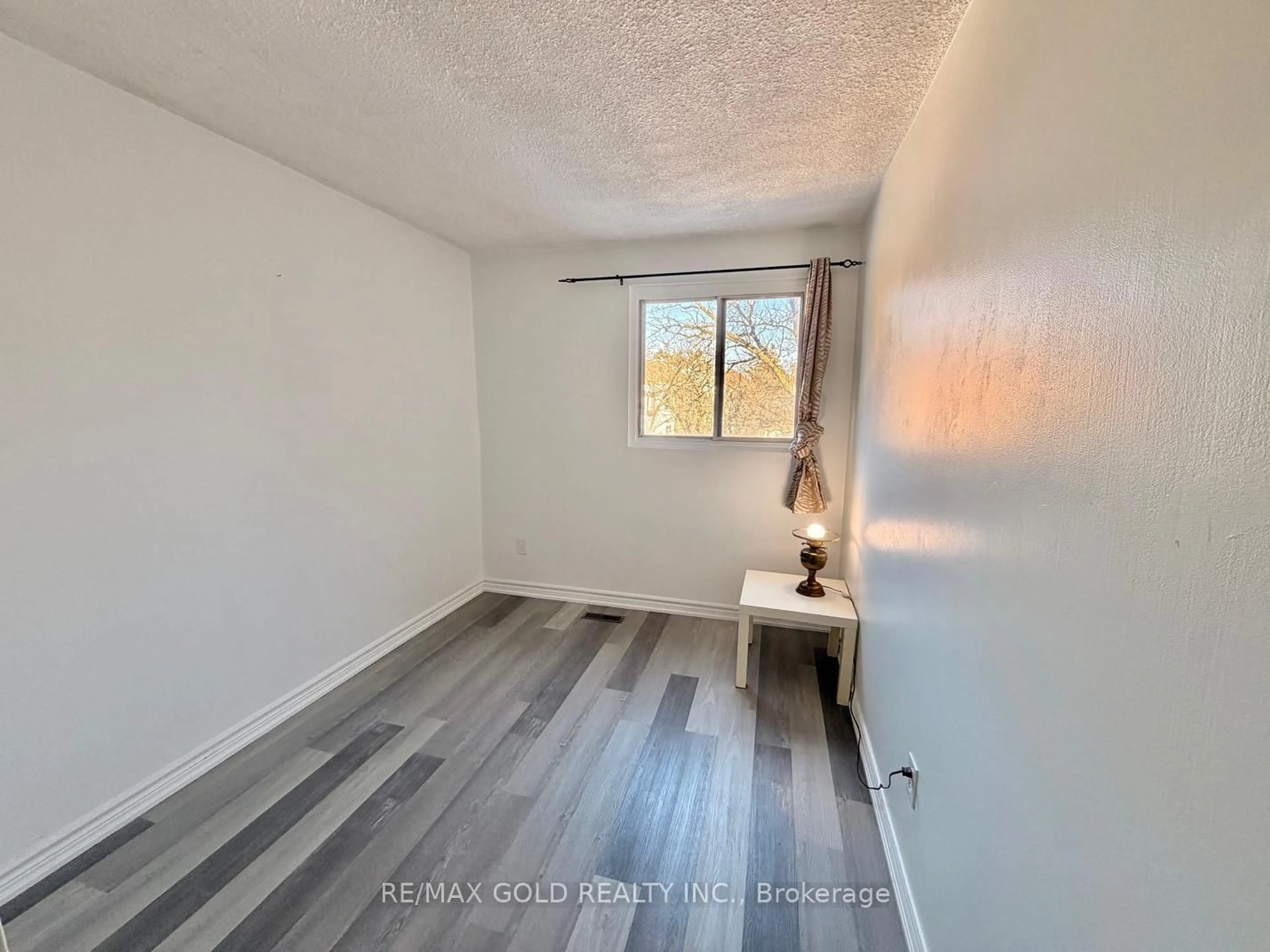 A pic of a room for 7707 Darcel Ave #26, Mississauga Ontario L4T 3W9