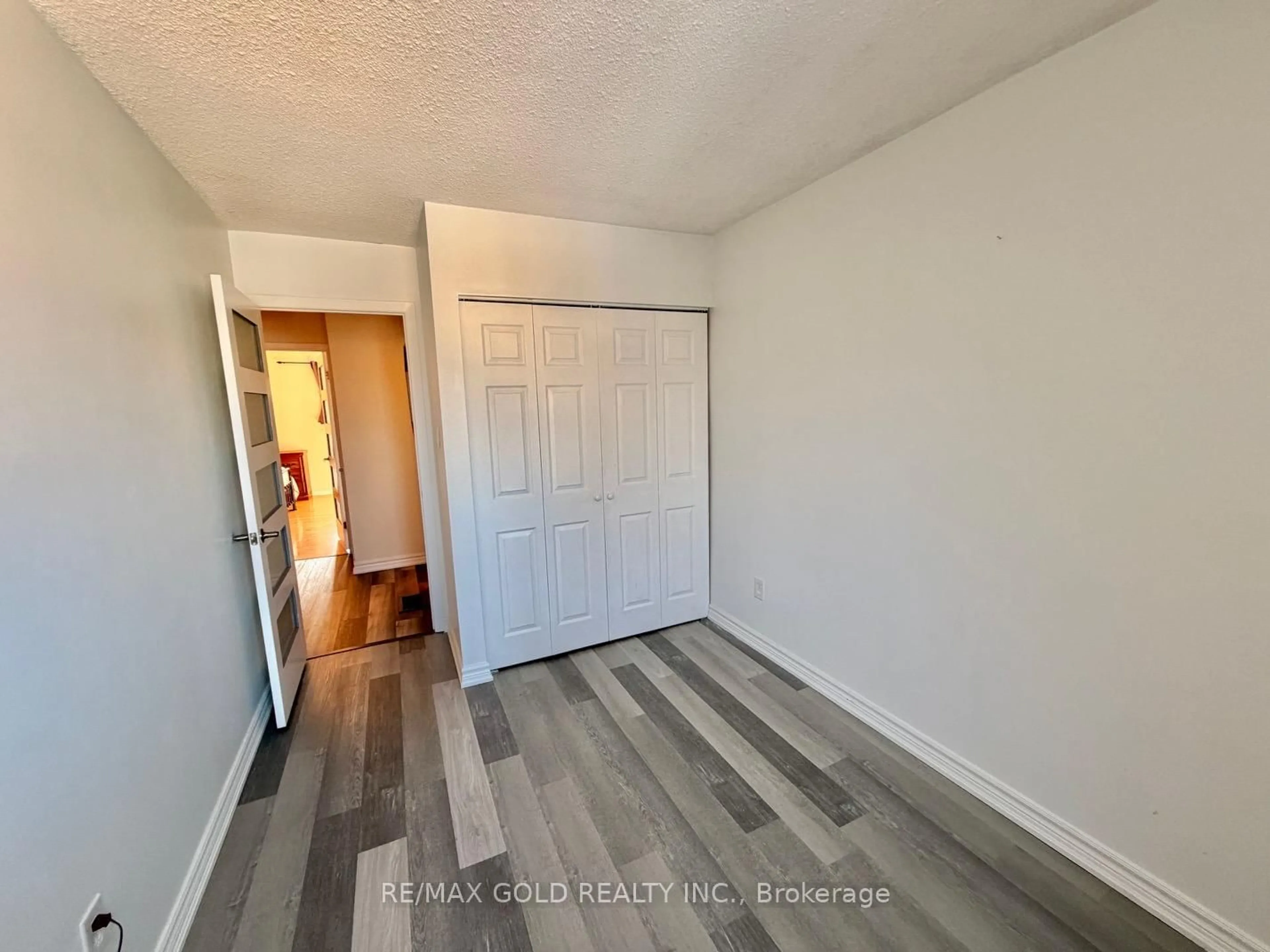 A pic of a room for 7707 Darcel Ave #26, Mississauga Ontario L4T 3W9