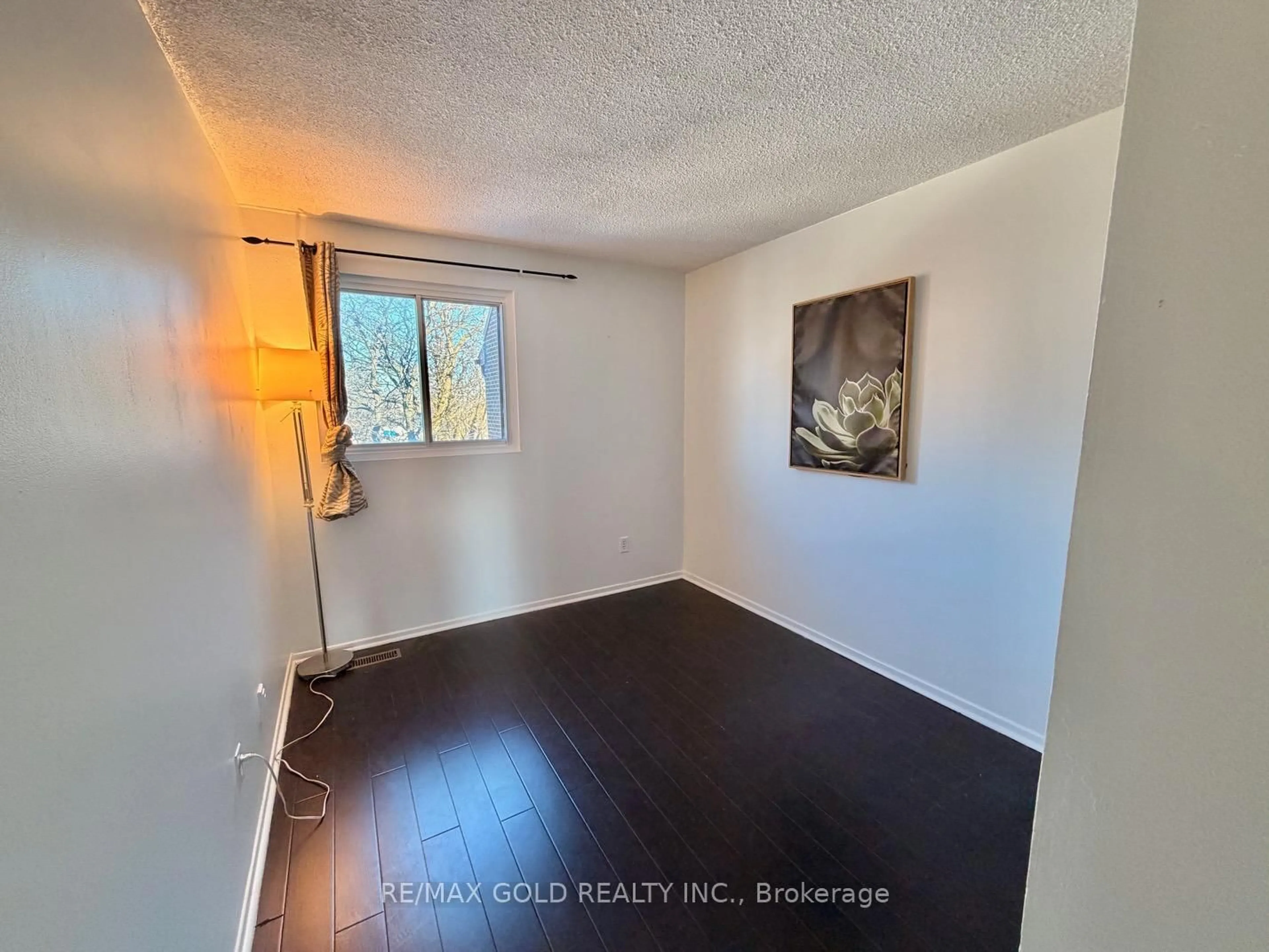 A pic of a room for 7707 Darcel Ave #26, Mississauga Ontario L4T 3W9