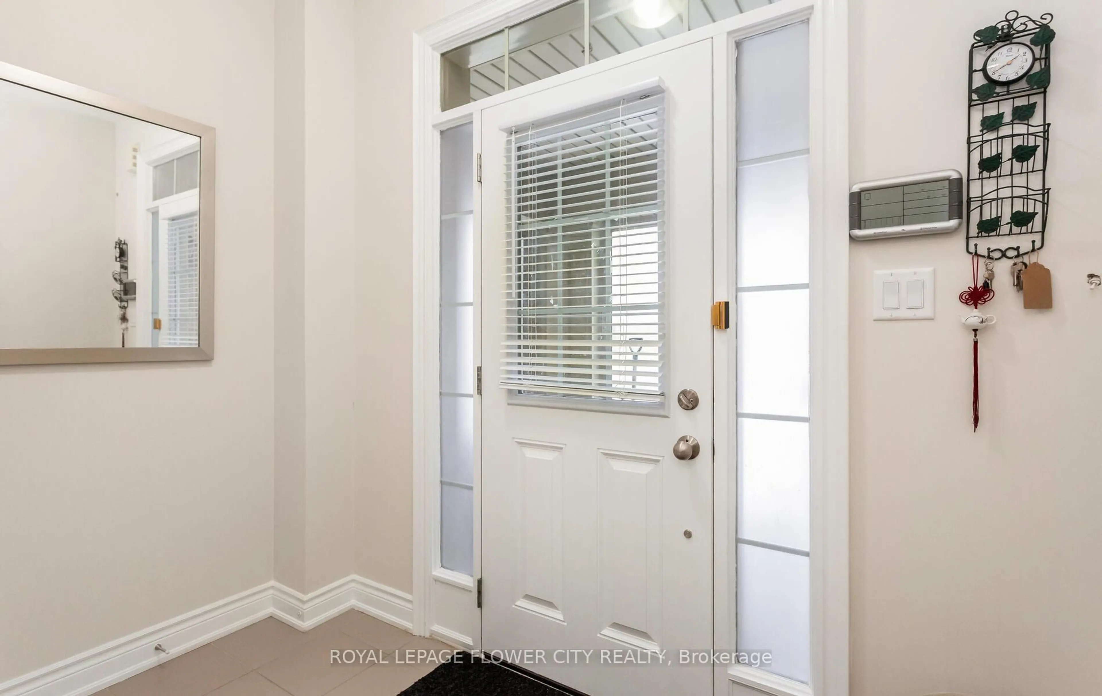 Indoor entryway for 125 Lionhead Golf Club Rd, Brampton Ontario L6Y 6C2