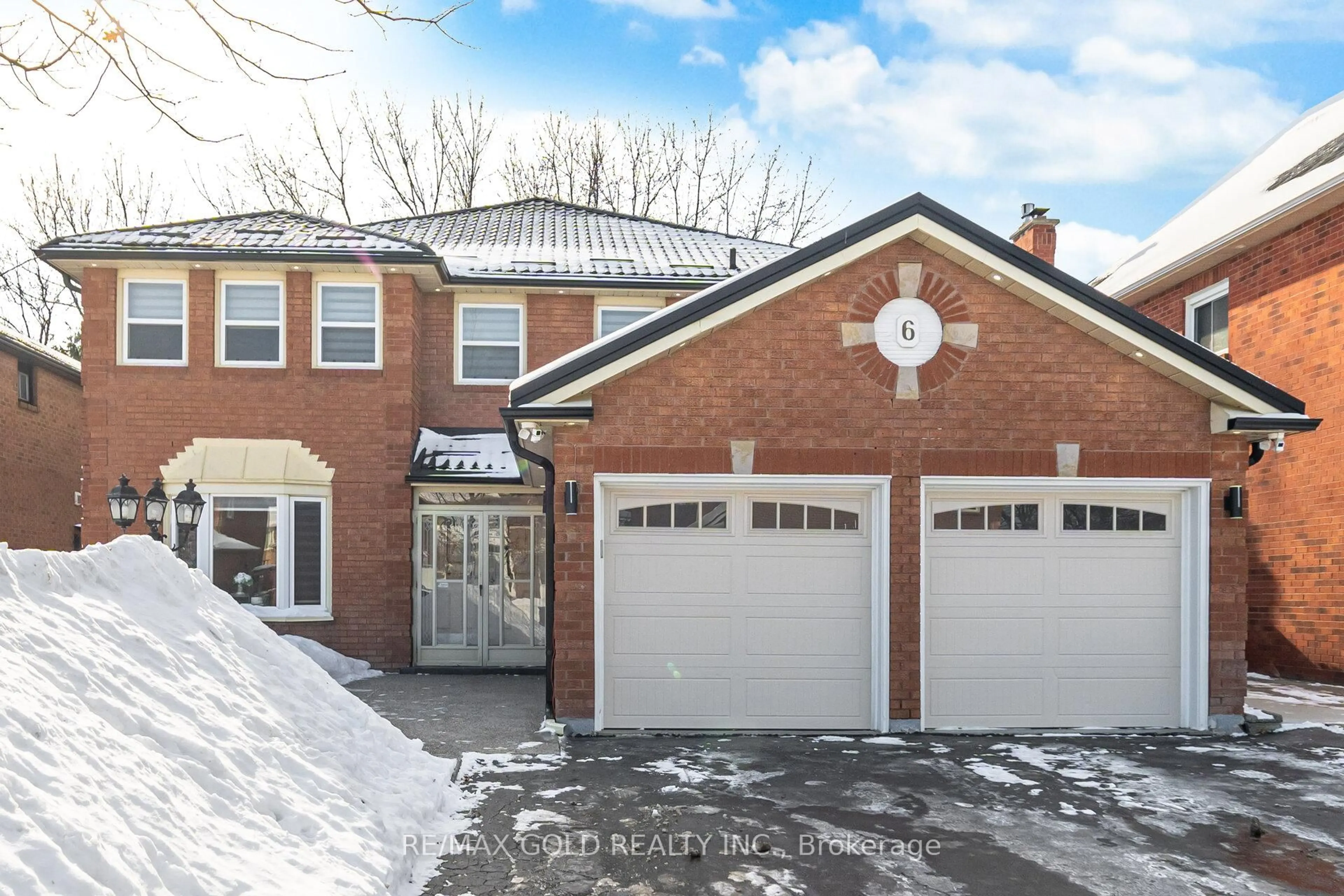 Home with brick exterior material, street for 6 New London Crt, Brampton Ontario L6Y 4E4