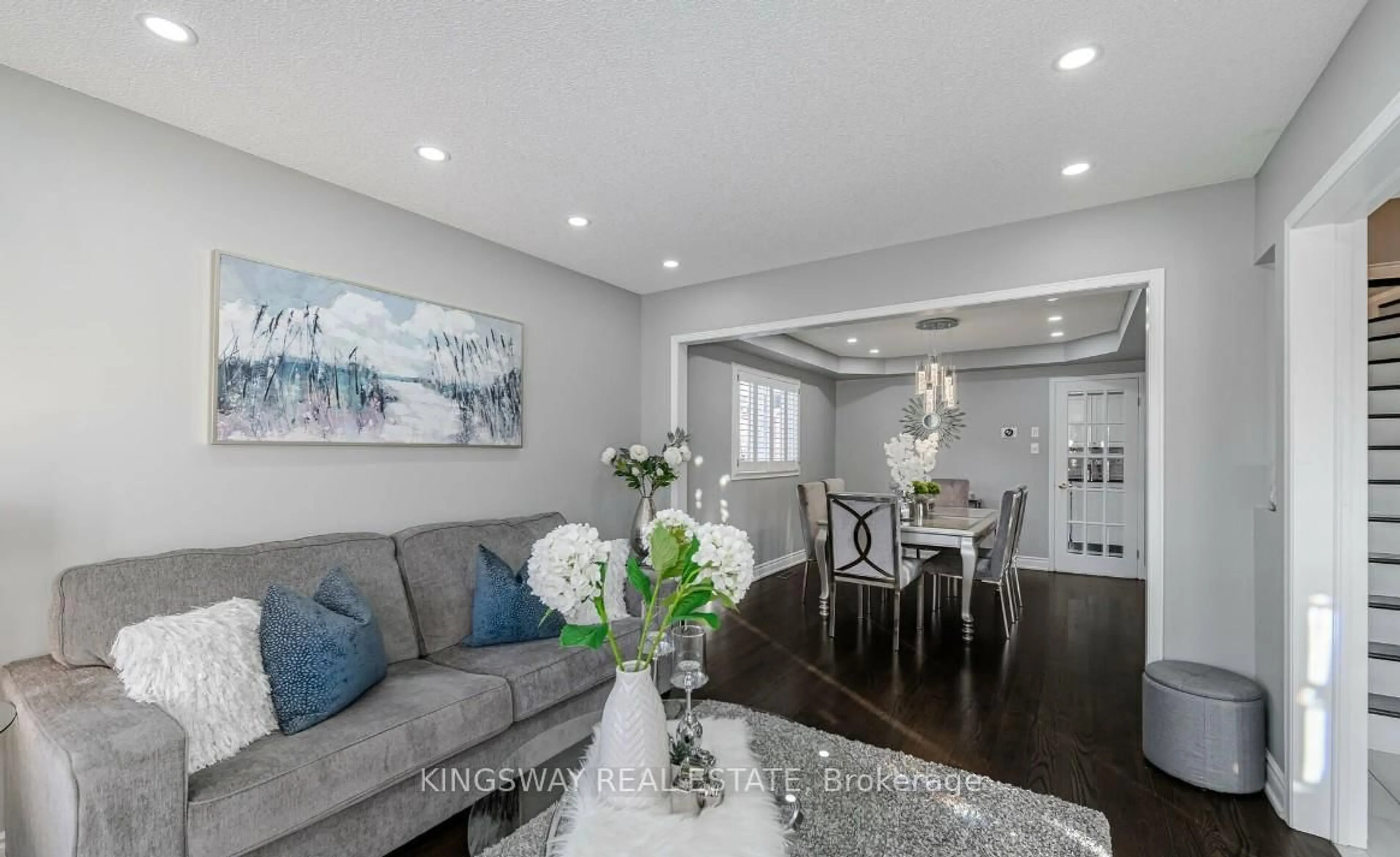 Living room with furniture, unknown for 5103 Silverwater Mill Cres, Mississauga Ontario L5V 2B2