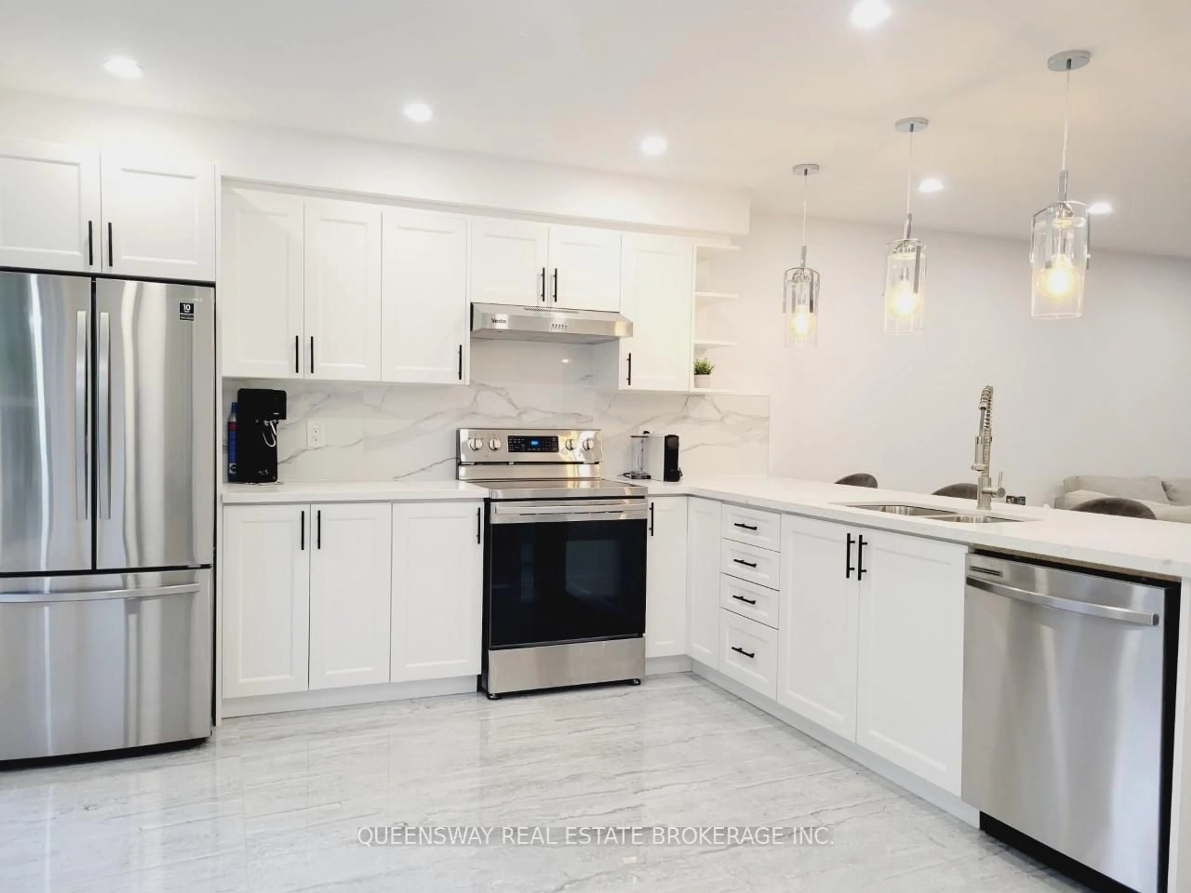 Open concept kitchen, ceramic/tile floor for 4196 Longmoor Dr #1, Burlington Ontario L7L 5E3